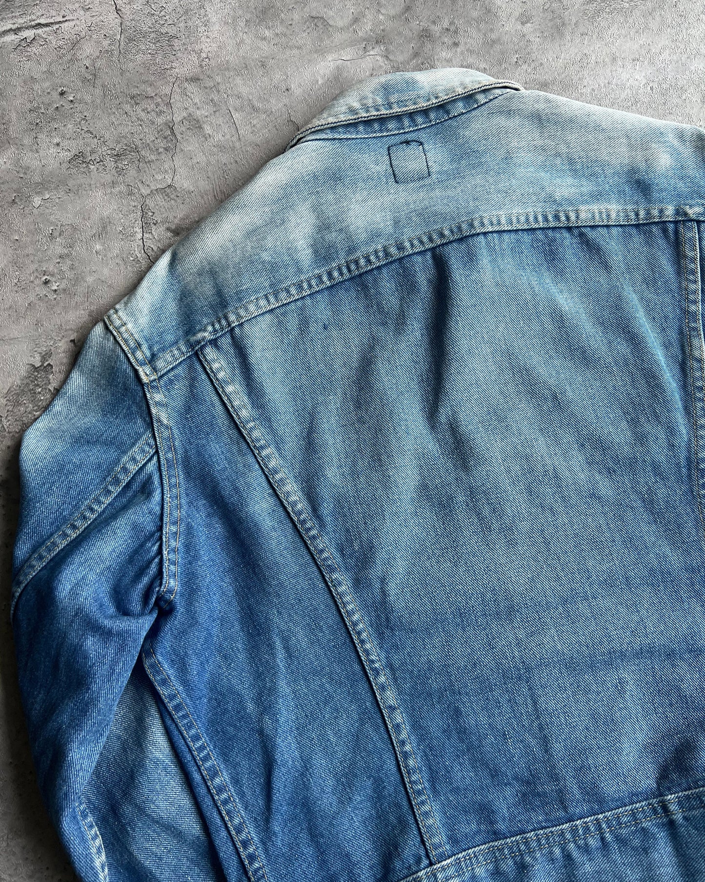 1970S SUN FADED LEE DENIM TRUCKER JACKET (M)