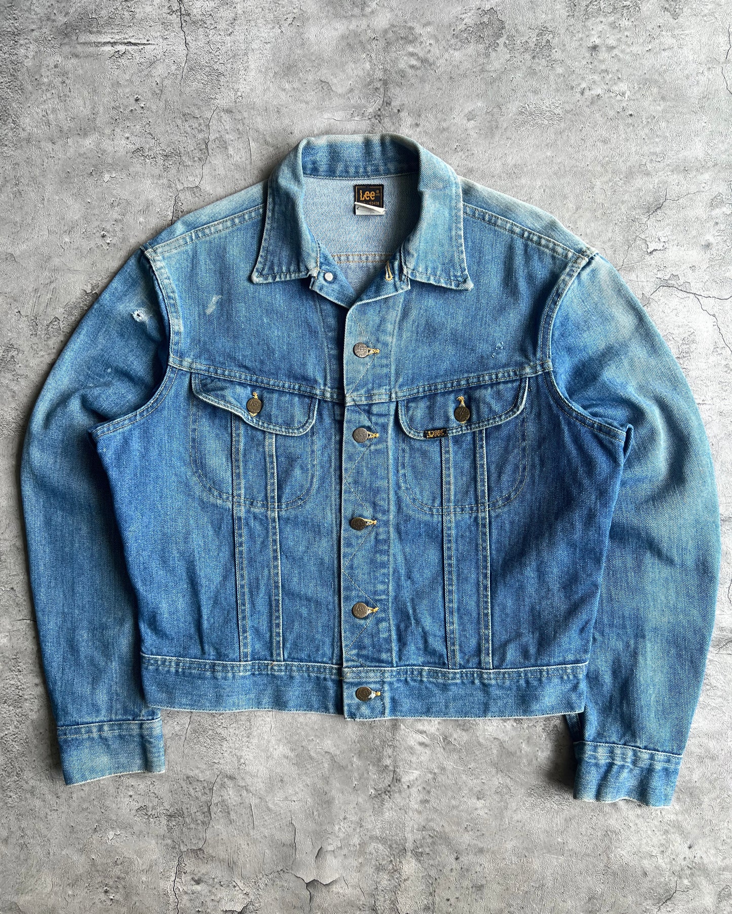 1970S SUN FADED LEE DENIM TRUCKER JACKET (M)