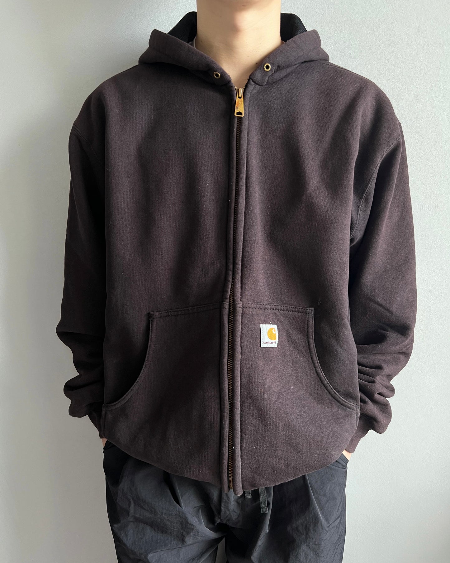 1990S SUN FADED BLACK HEAVYWEIGHT CARHARTT LOGO ZIP-UP HOODIE (L)
