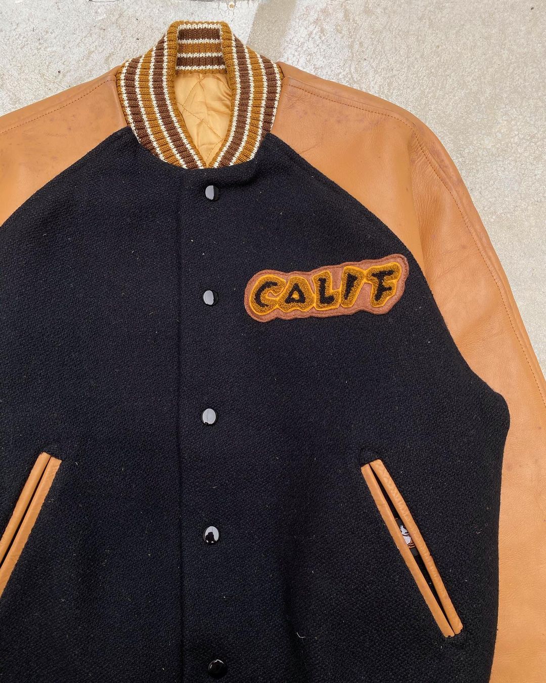 2000S ‘CALIF’ LEATHER SLEEVES VARSITY JACKET (M)