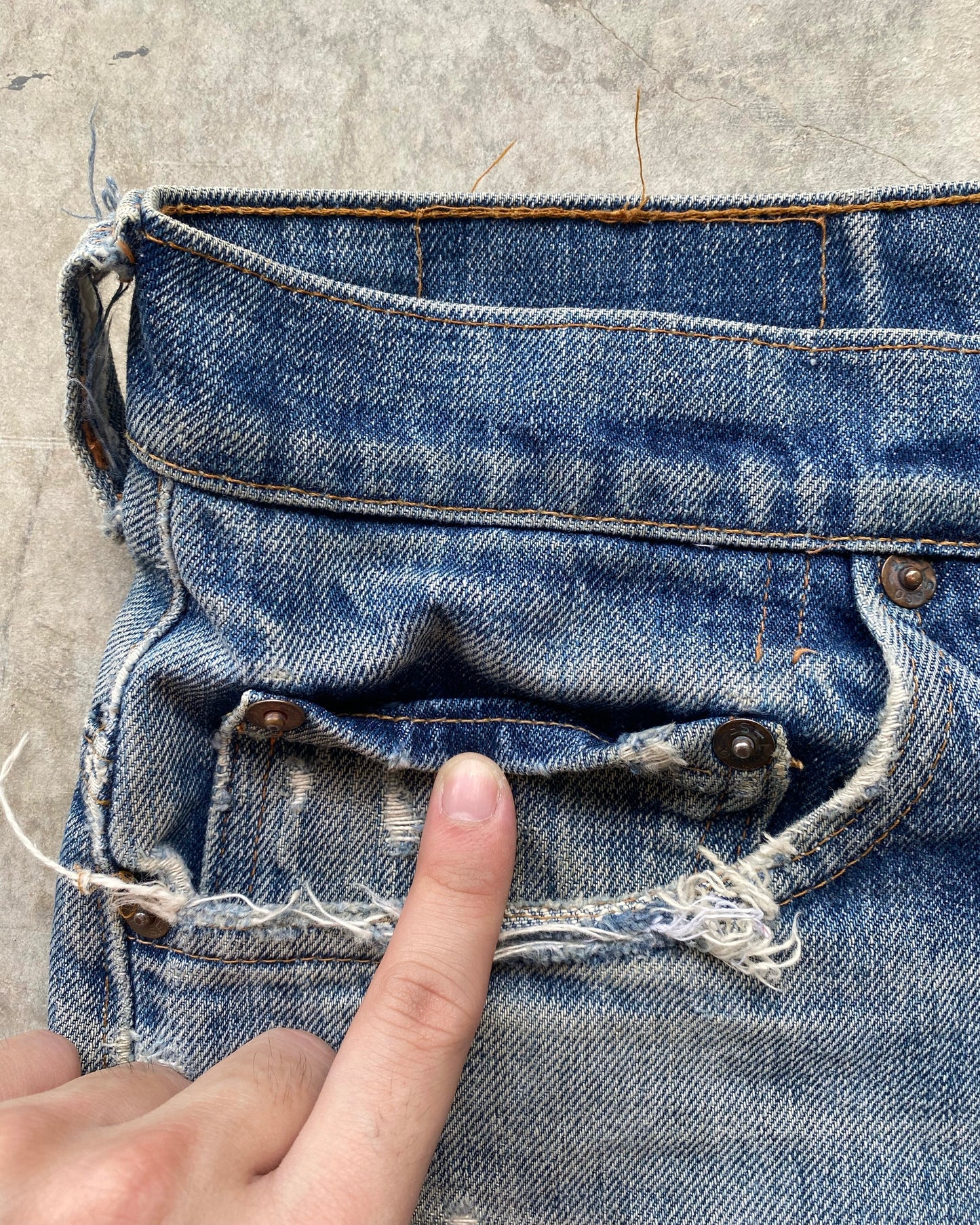 1970S FADED WASHED LEVI'S 517 DISTRESSED FLARE JEANS (32X30)