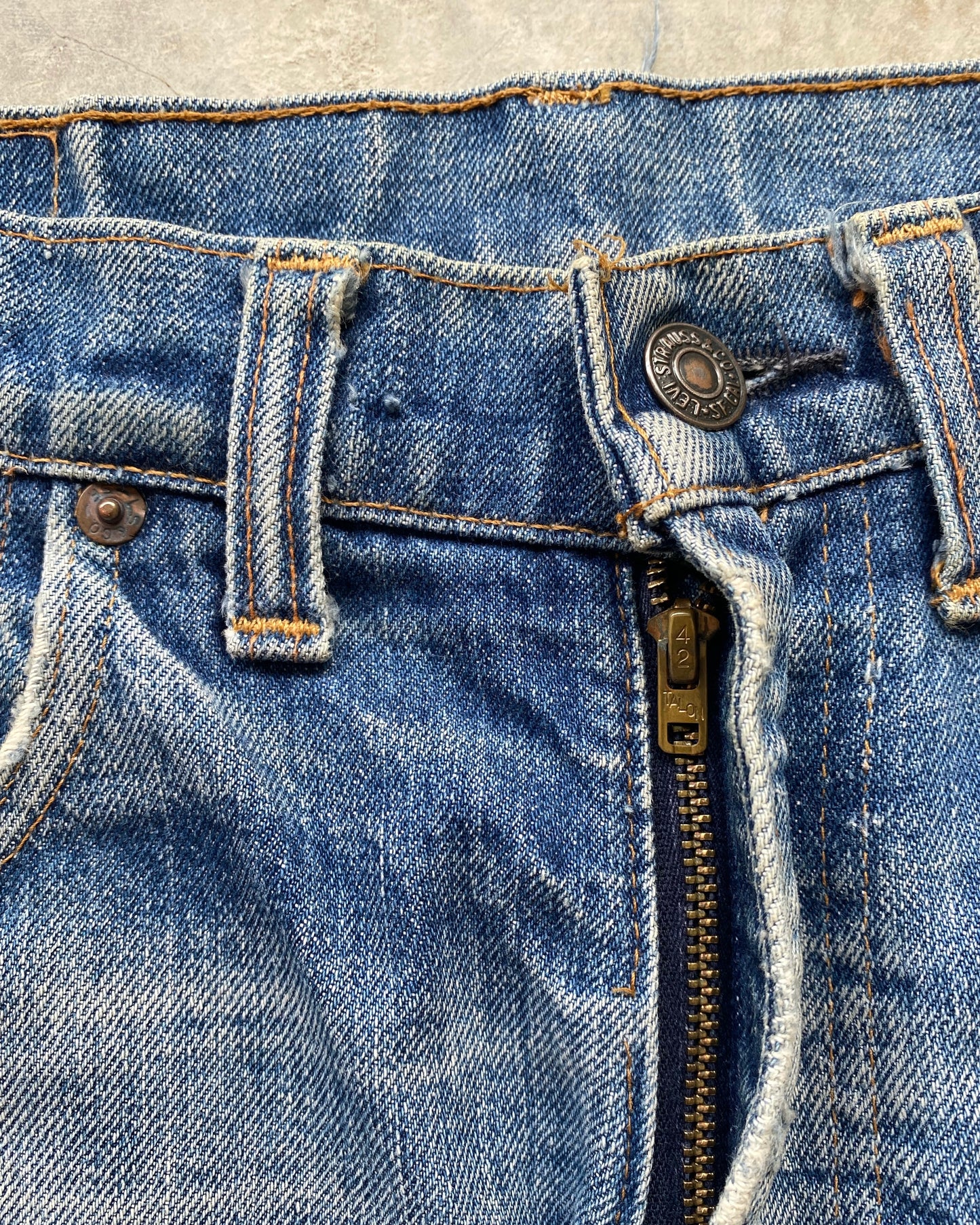 1970S FADED WASHED LEVI'S 517 DISTRESSED FLARE JEANS (32X30)