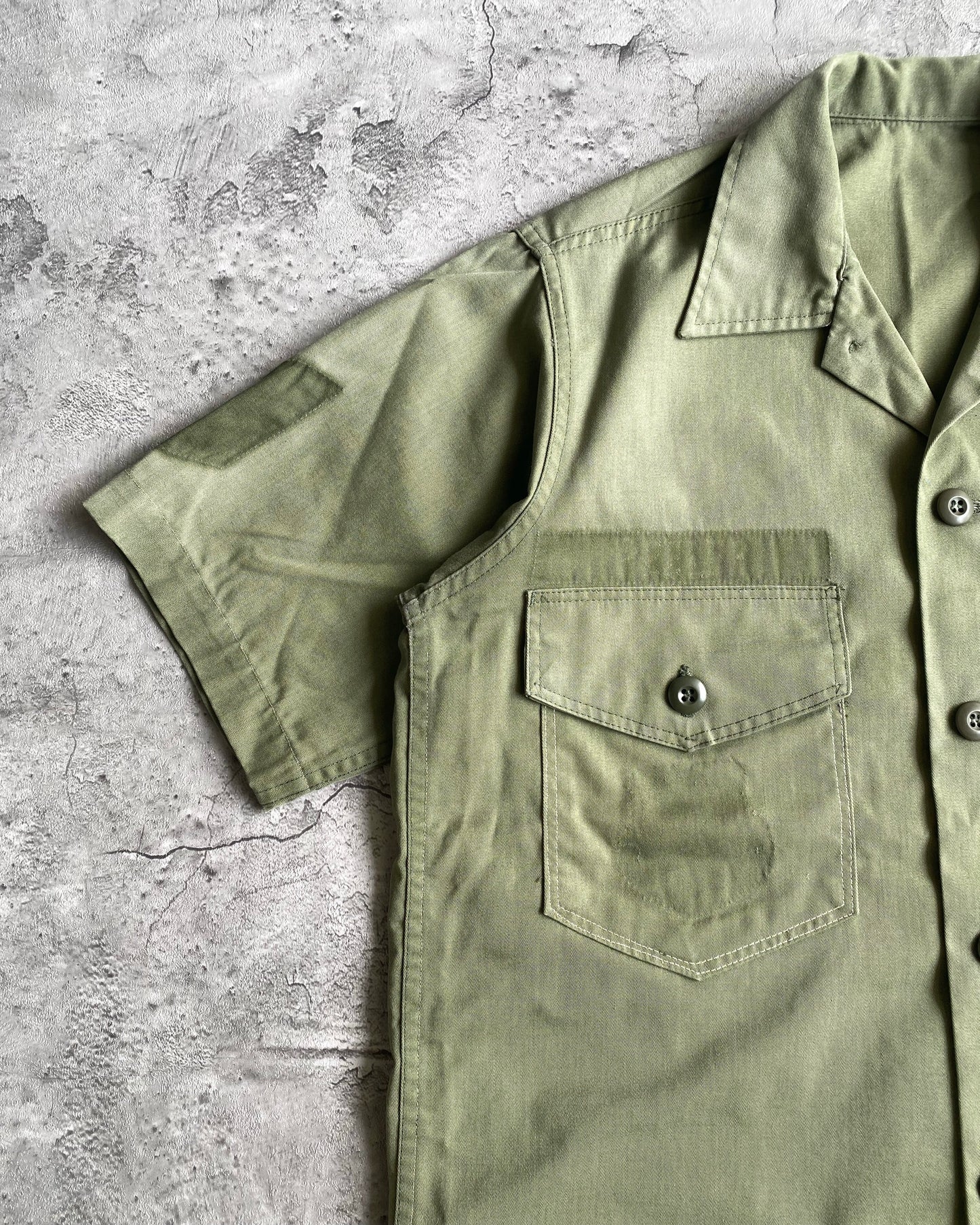 1960/1970S US ARMY OG-107 SHORT SLEEVES UTILITY SHIRT (M)