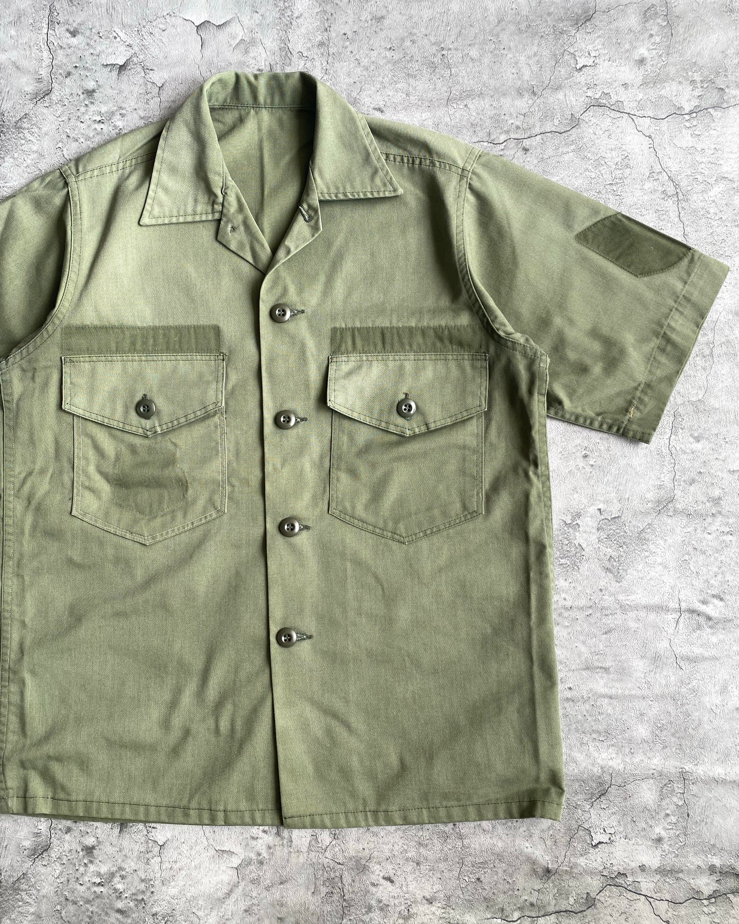 1960/1970S US ARMY OG-107 SHORT SLEEVES UTILITY SHIRT (M)