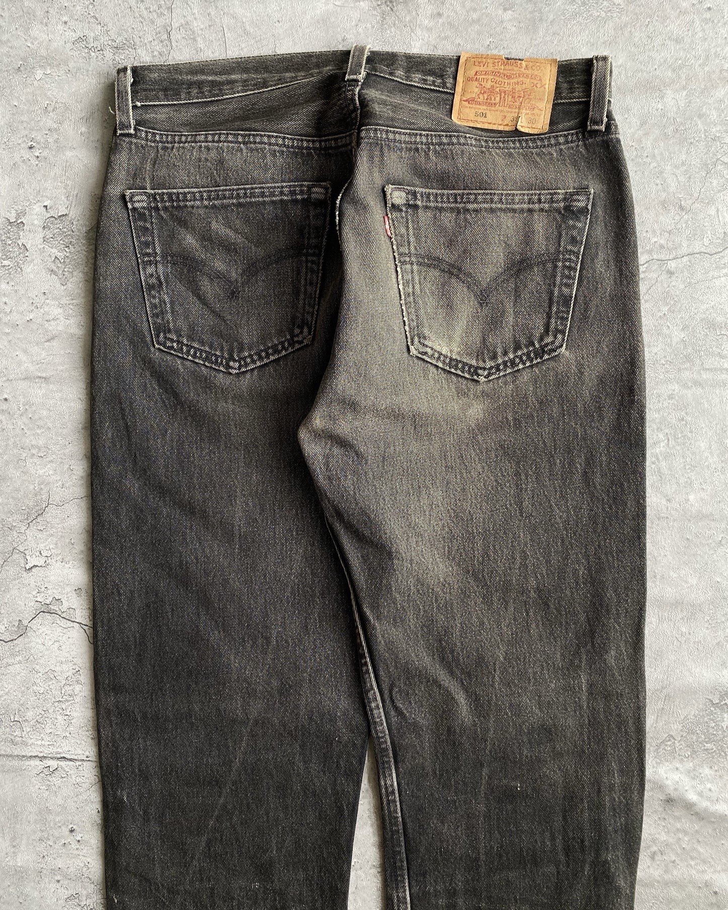 1990S FADED BLACK LEVI'S 501 JEANS (33X30)