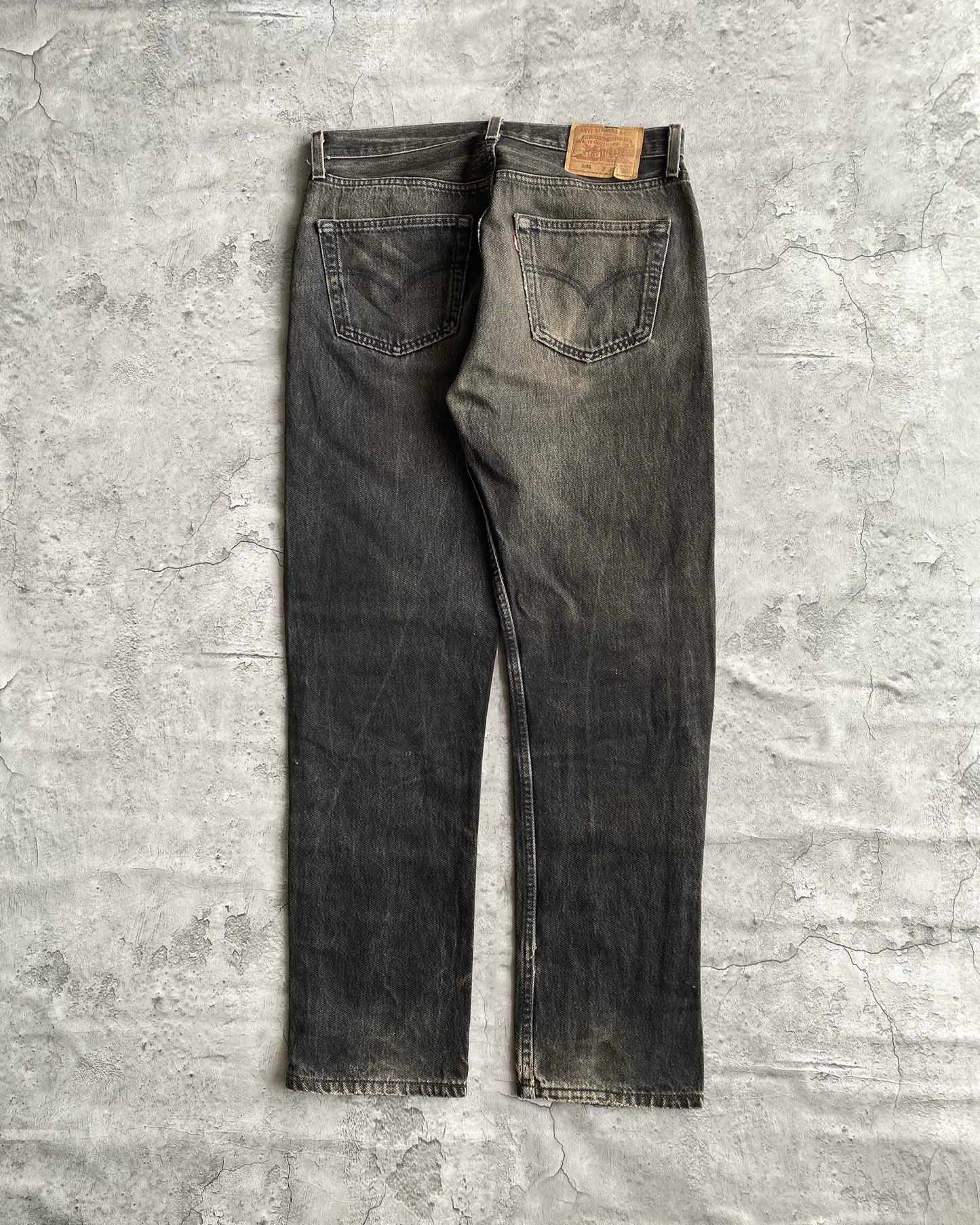 1990S FADED BLACK LEVI'S 501 JEANS (33X30)