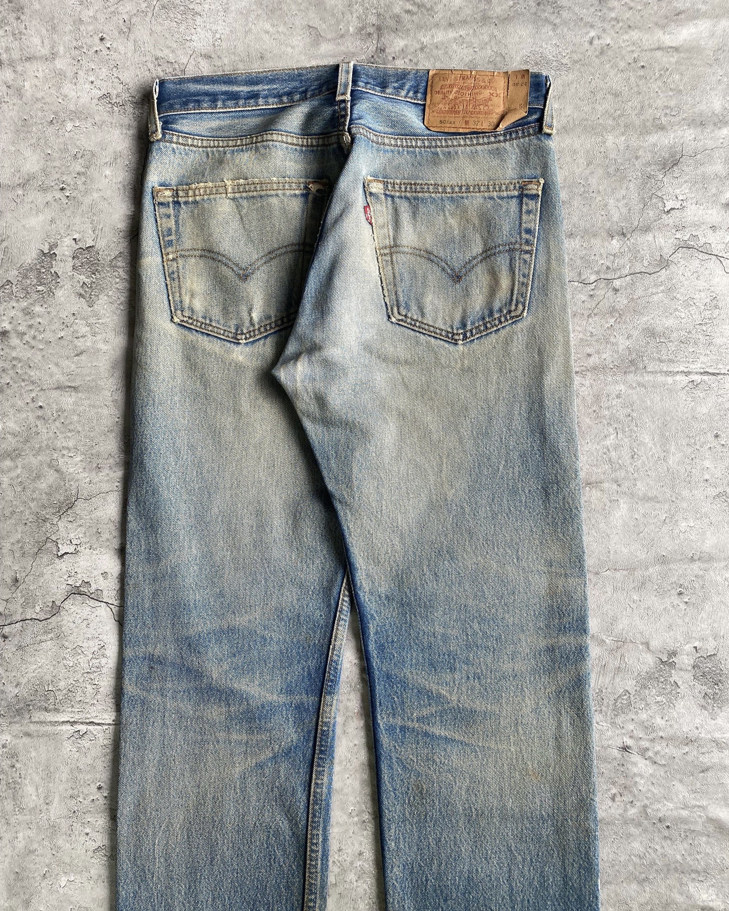 1990S MUD WASHED LEVI'S 501 DISTRESSED JEANS (32X30)