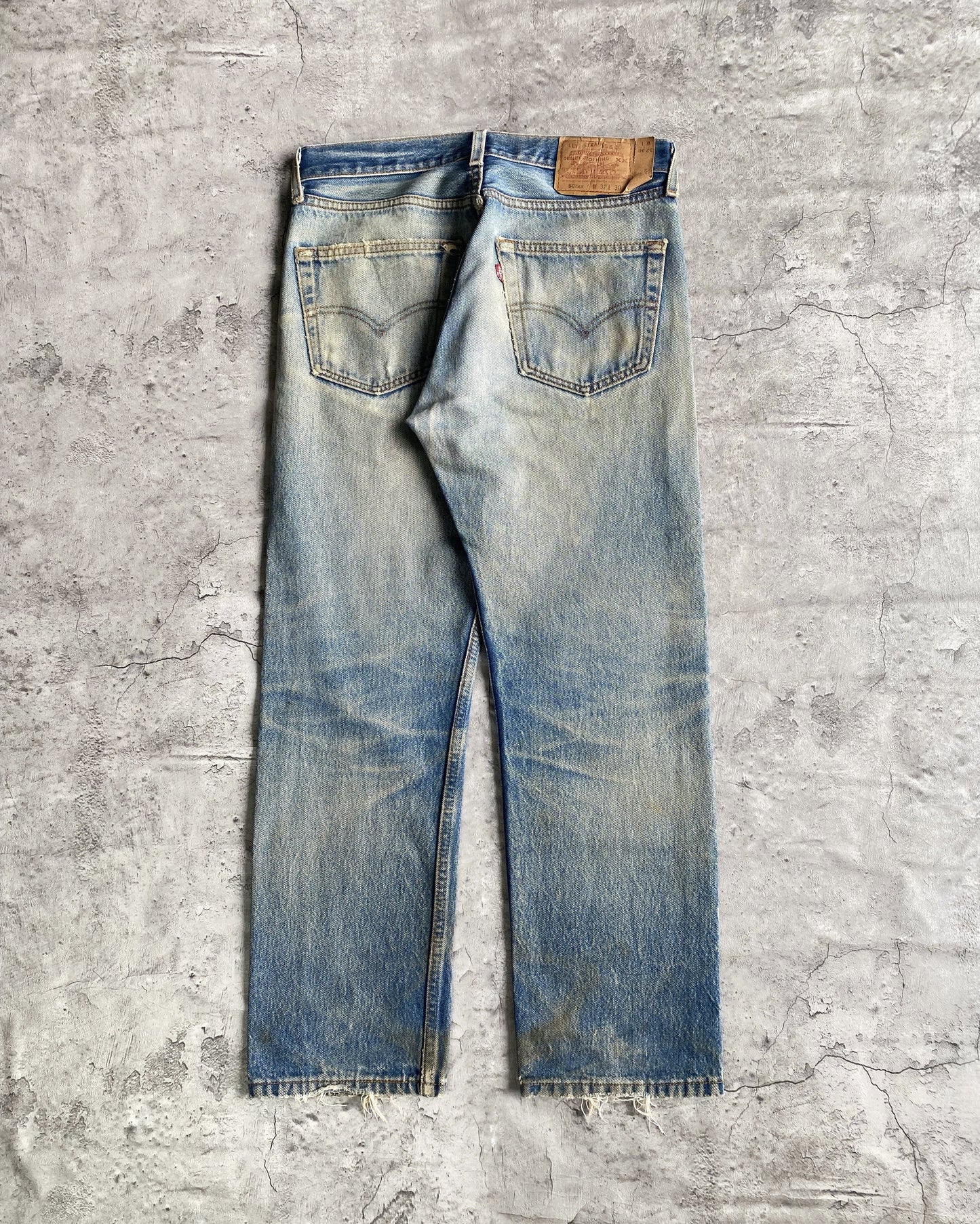 1990S MUD WASHED LEVI'S 501 DISTRESSED JEANS (32X30)