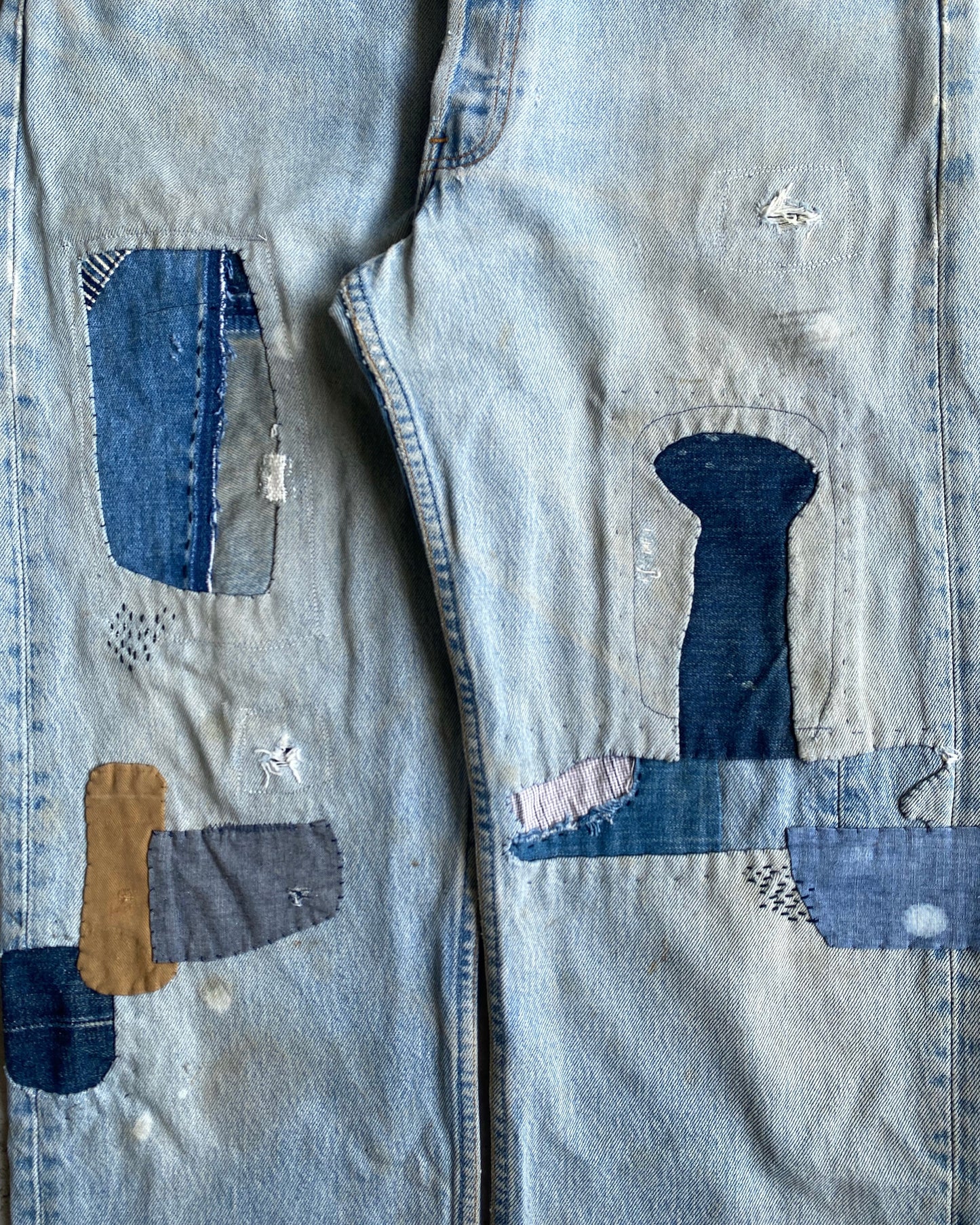 1990S FADED WASHED LEVI'S 501 PATCHED JEANS (34X34)