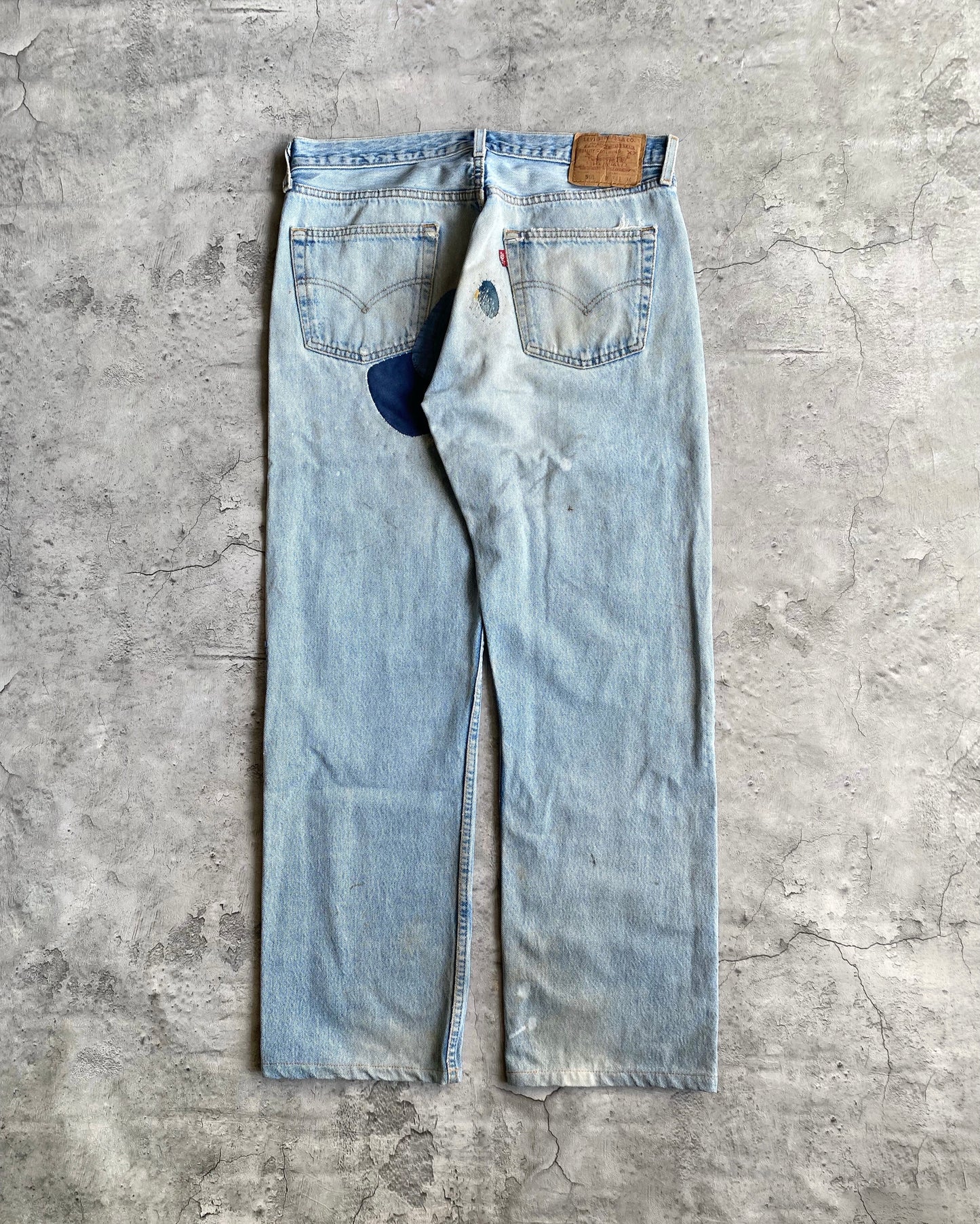 1990S FADED WASHED LEVI'S 501 PATCHED JEANS (34X34)