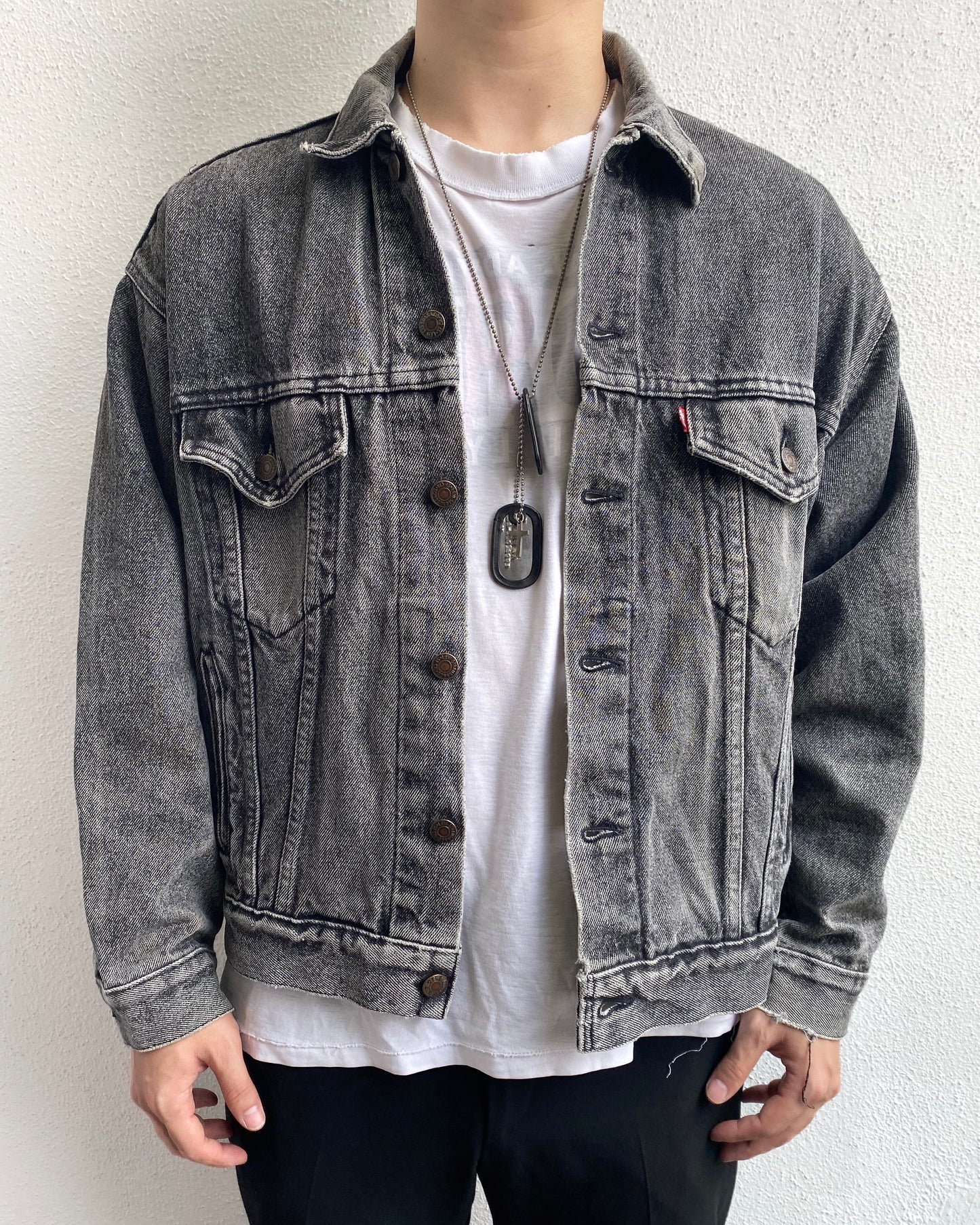 1980S FADED BLACK LEVI'S TYPE III DENIM TRUCKER JACKET (M)