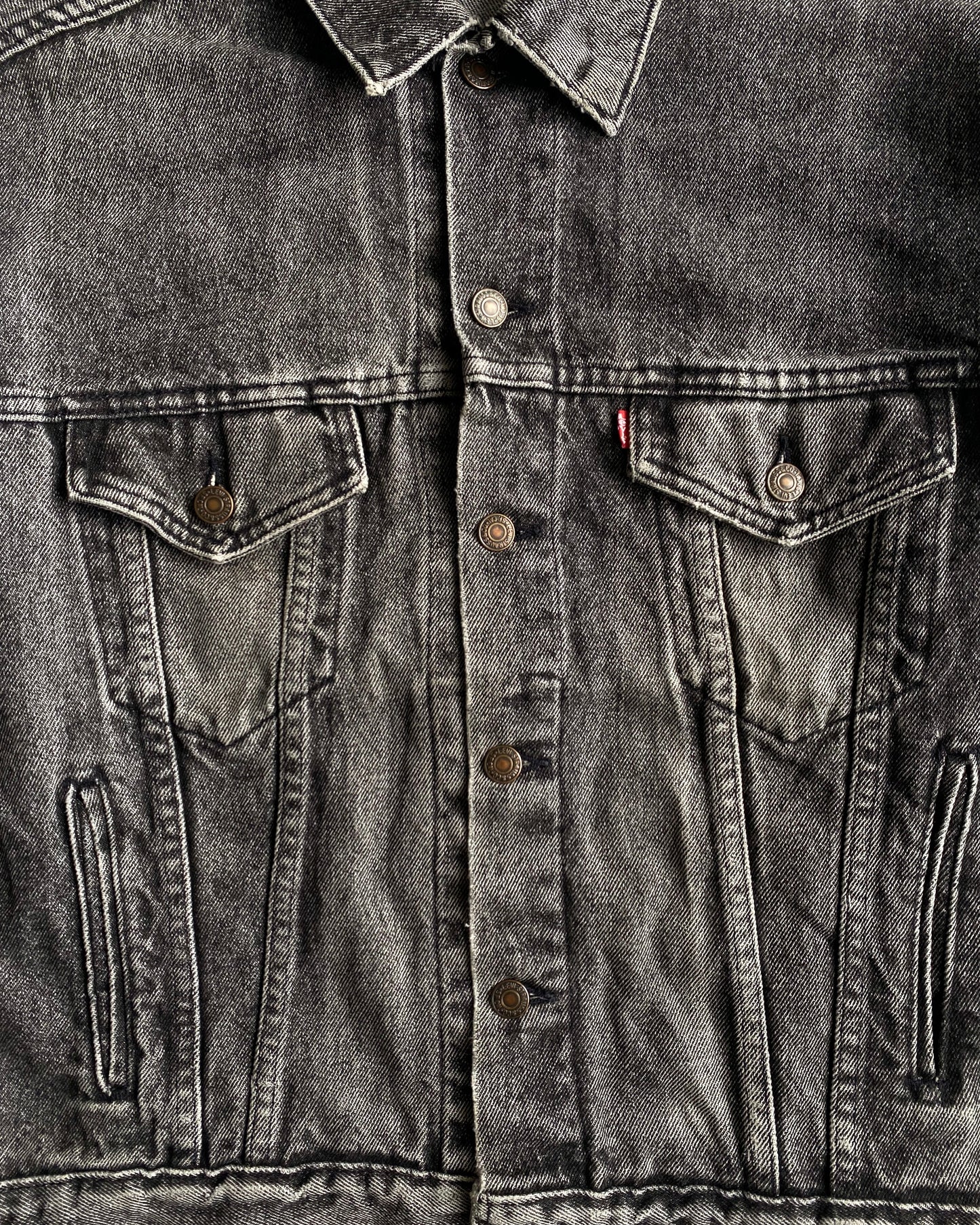 1980S FADED BLACK LEVI'S TYPE III DENIM TRUCKER JACKET (M)