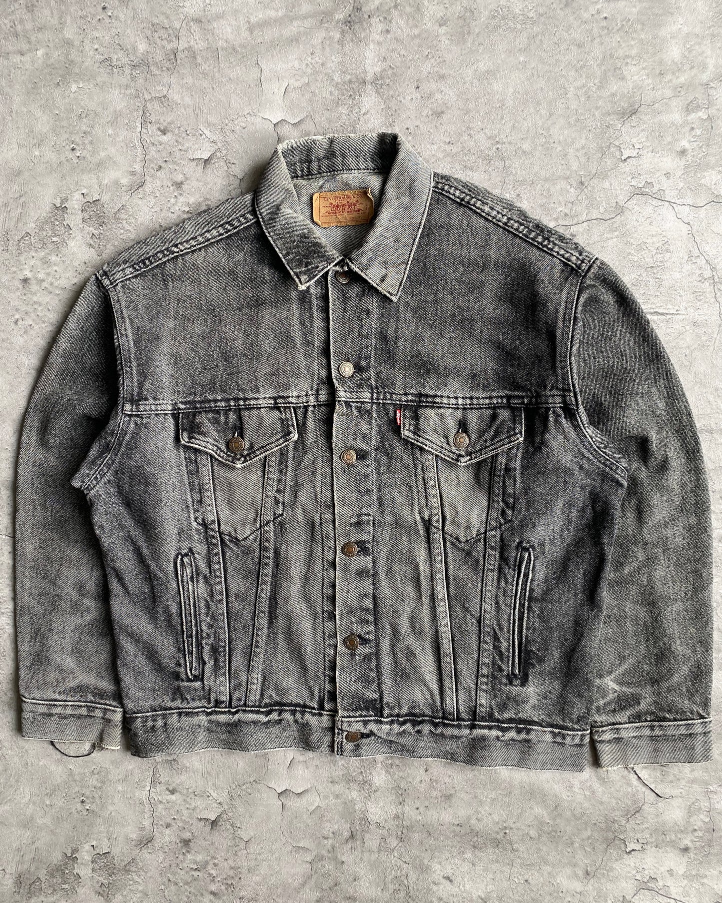 1980S FADED BLACK LEVI'S TYPE III DENIM TRUCKER JACKET (M)