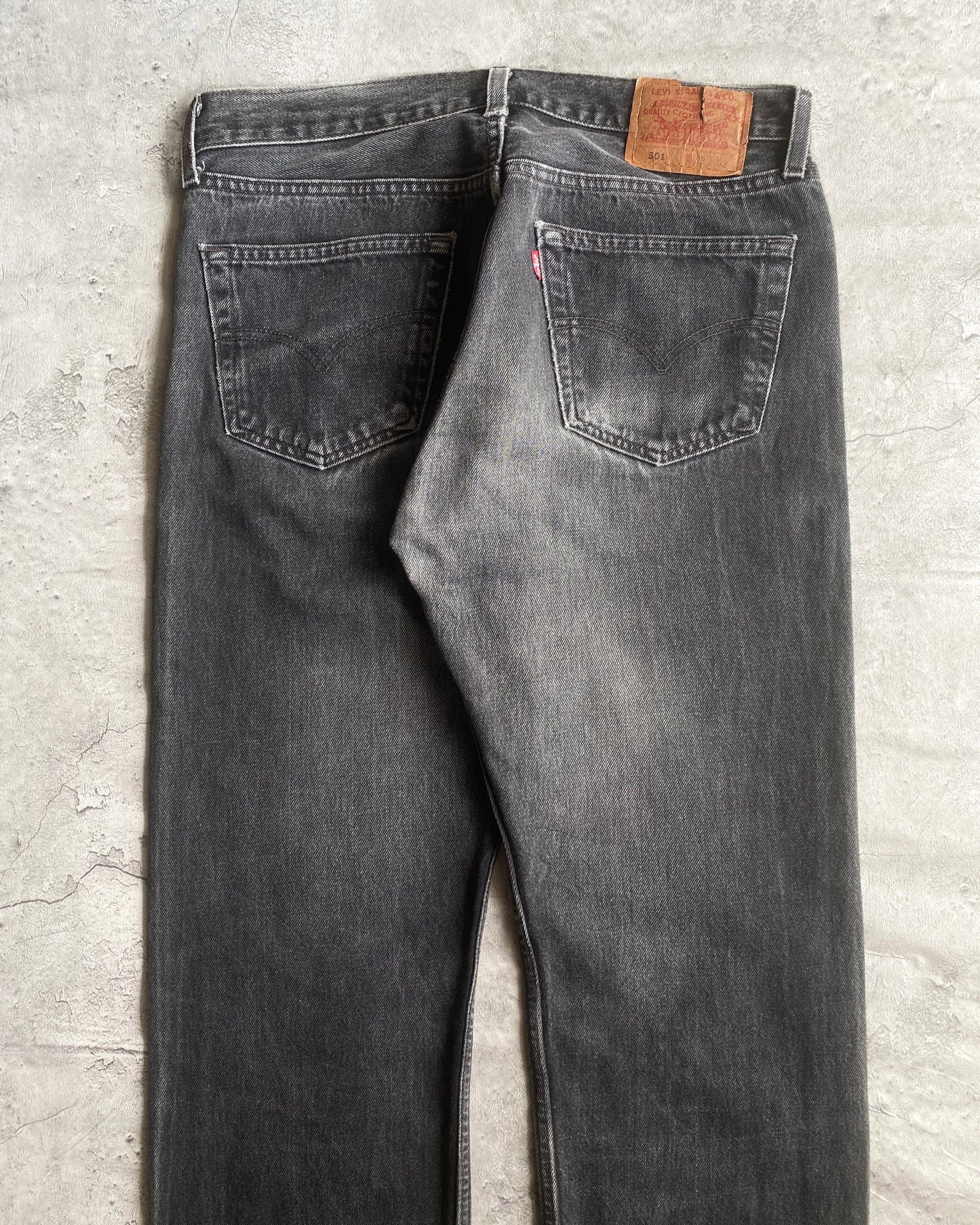 1990S FADED BLACK LEVI'S 501 JEANS (33X32)