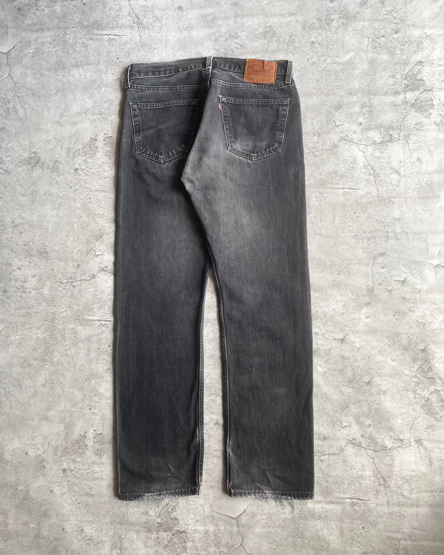 1990S FADED BLACK LEVI'S 501 JEANS (33X32)