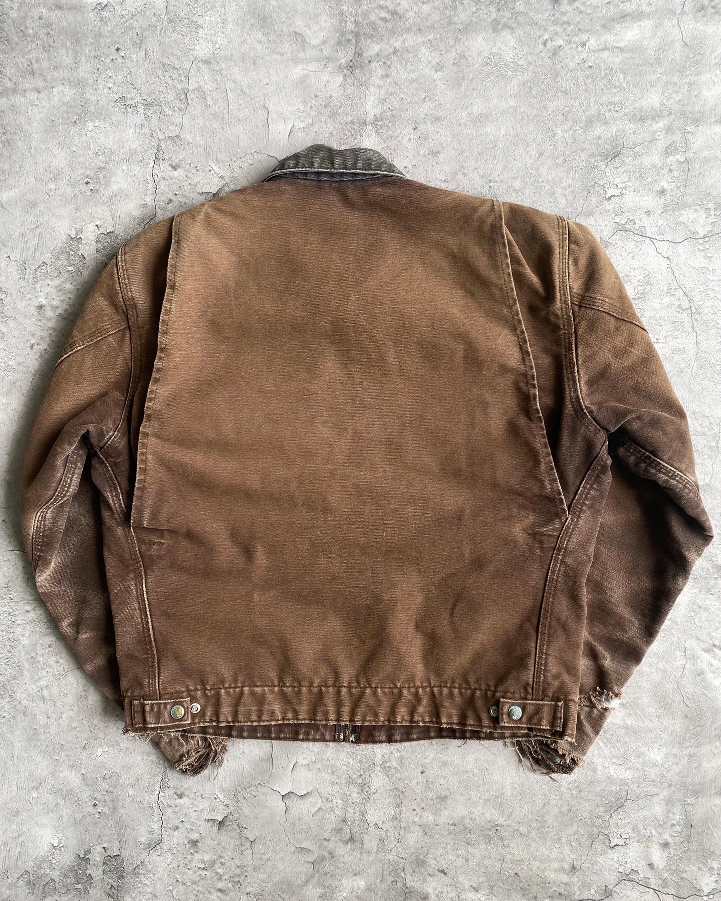 1990S SUN FADED BROWN DISTRESSED CARHARTT DETROIT JACKET (M)