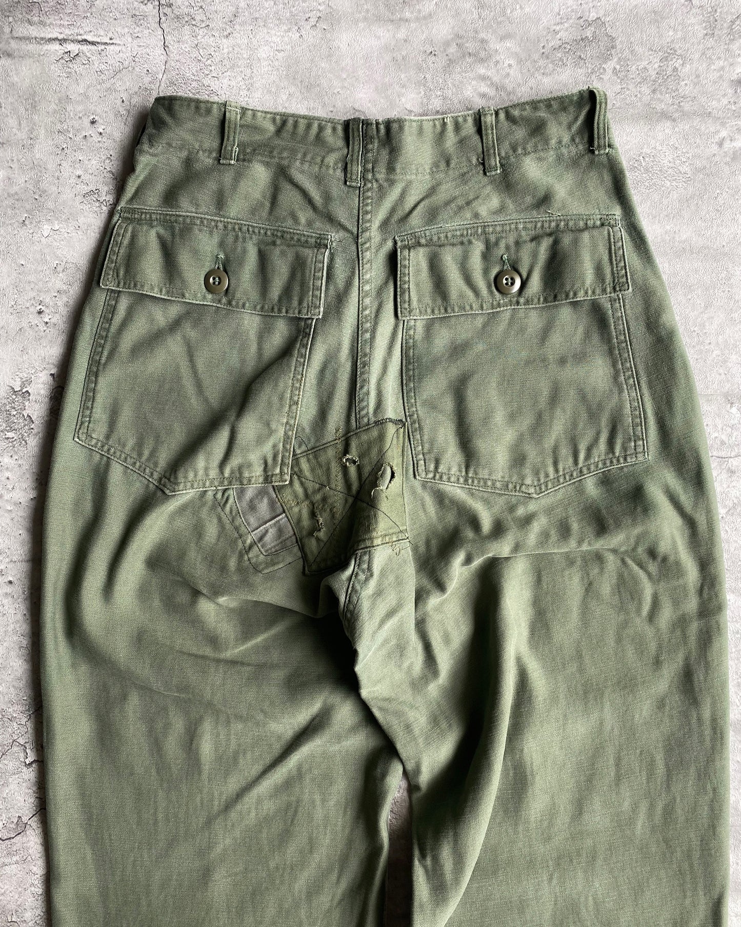 1960S PATCHED OG-107 SATEEN US ARMY TROUSERS (28-32)