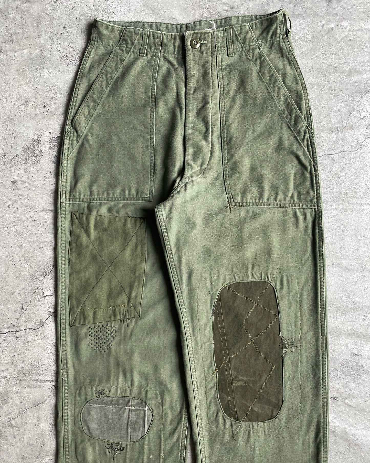 1960S PATCHED OG-107 SATEEN US ARMY TROUSERS (28-32)
