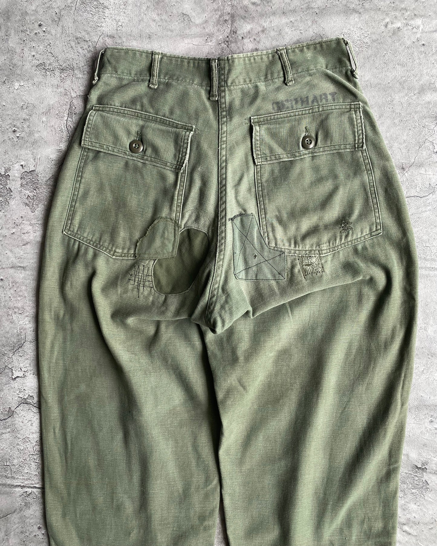 1970S PATCHED OG-107 SATEEN US ARMY TROUSERS (28-32)