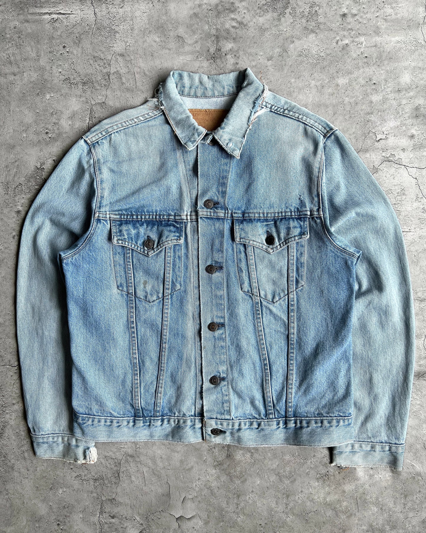 1980S LIGHT WASH LEVI'S TYPE III DENIM TRUCKER JACKET (S-L)