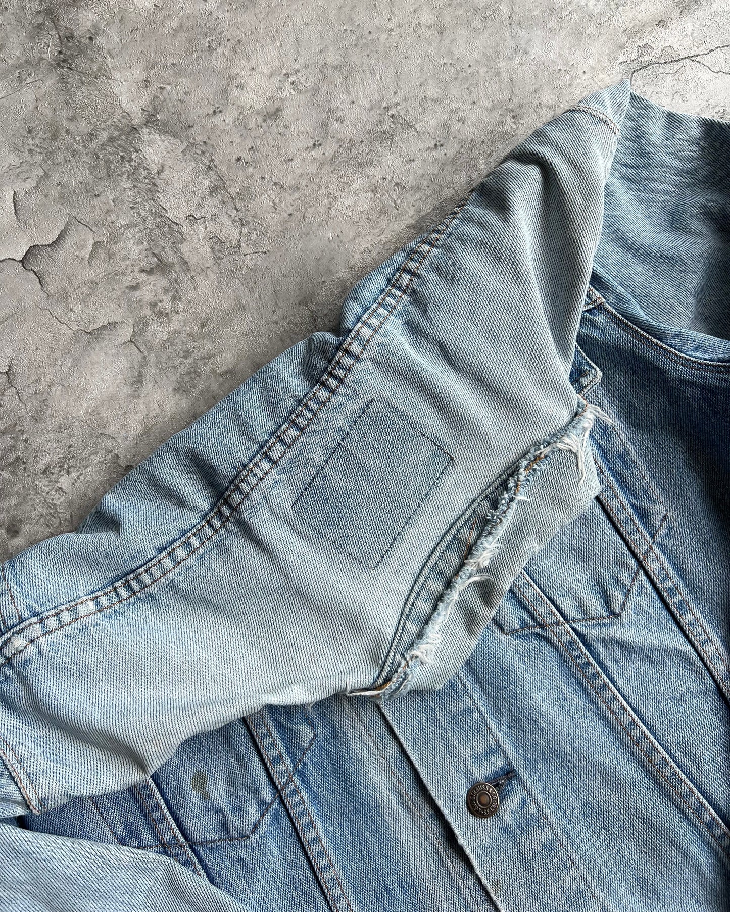 1980S LIGHT WASH LEVI'S TYPE III DENIM TRUCKER JACKET (S-L)