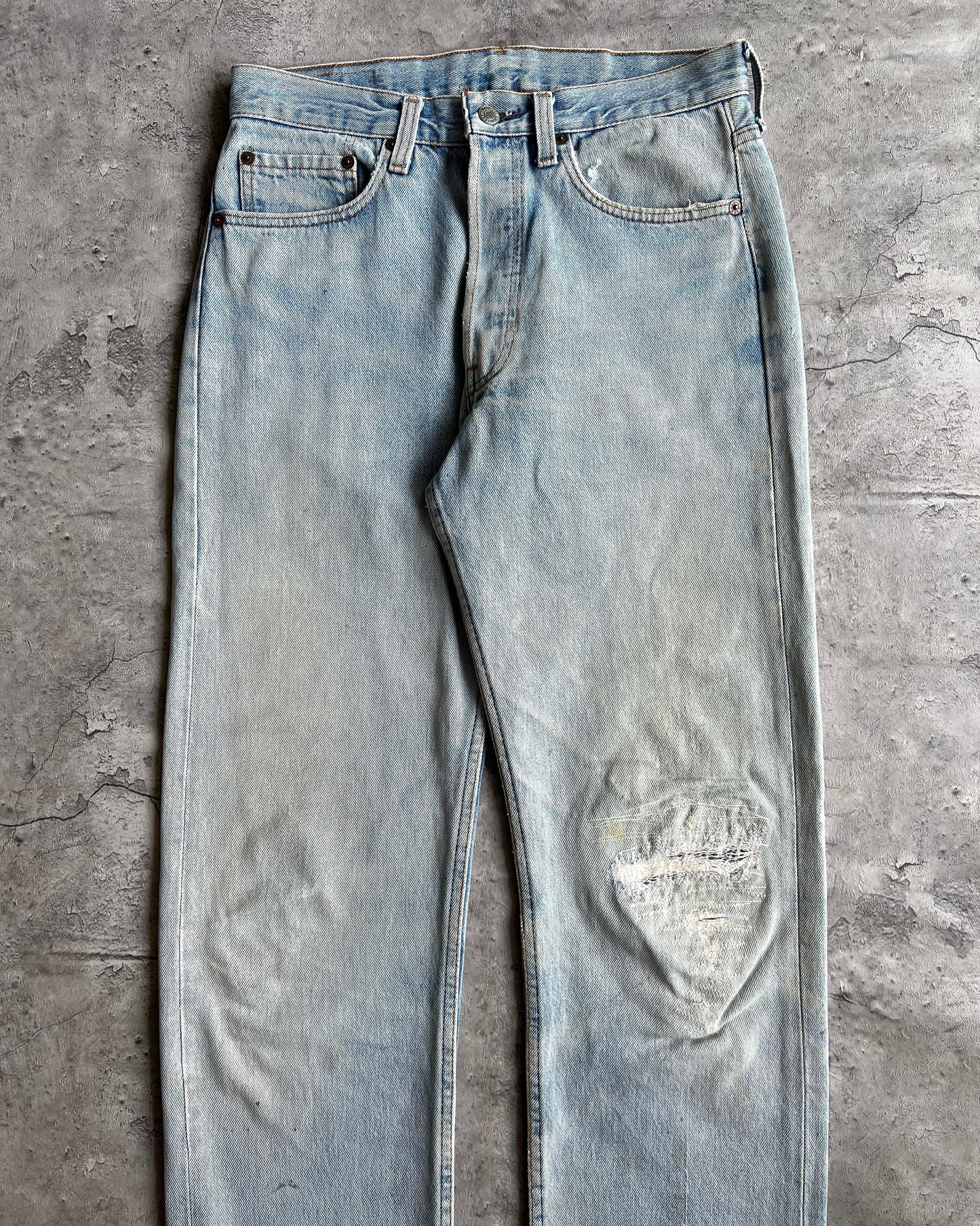 1980S LIGHT WASHED LEVI'S 501 REPAIRED JEANS (30X32)