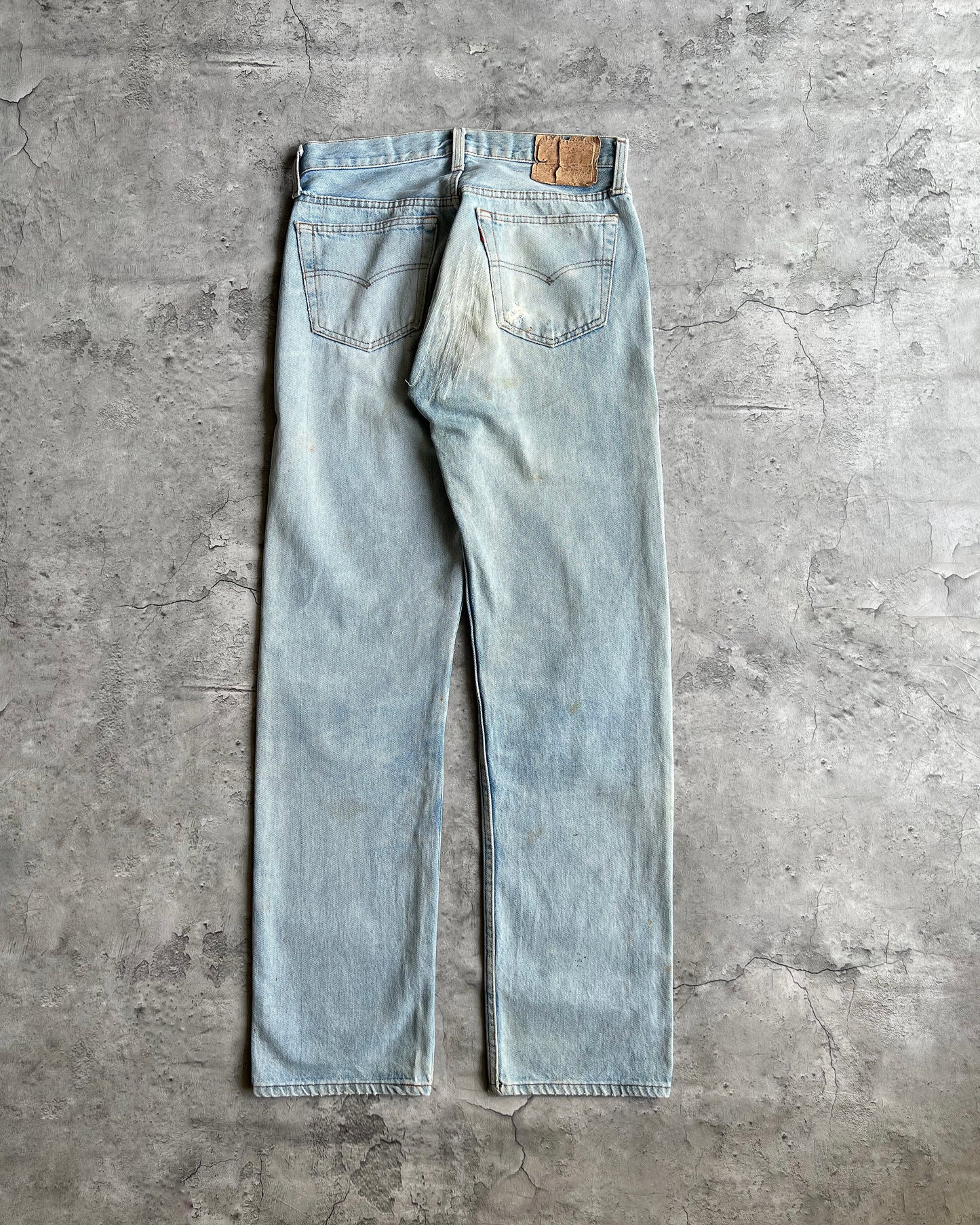 1980S LIGHT WASHED LEVI'S 501 REPAIRED JEANS (30X32)