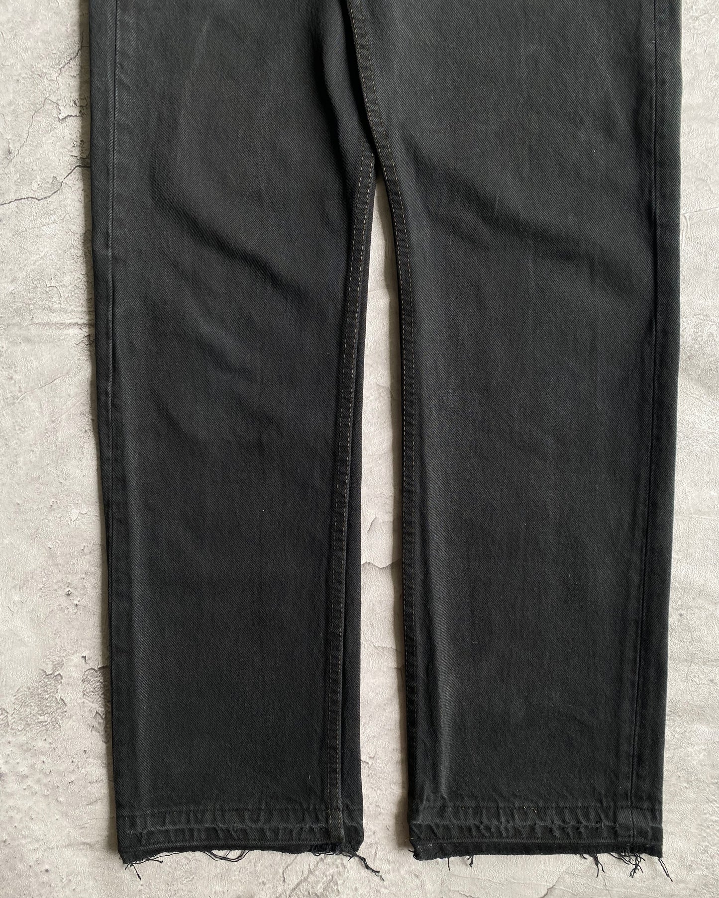 1980S BLACK OVERDYED LEVI'S 501 RELEASED HEM JEANS (30X30)