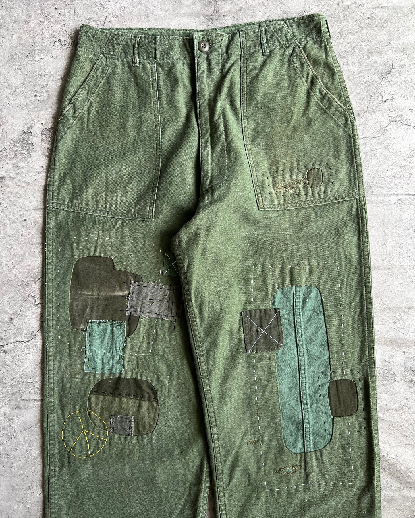 1960S PATCHED OG-107 SATEEN US ARMY TROUSERS (34-36)