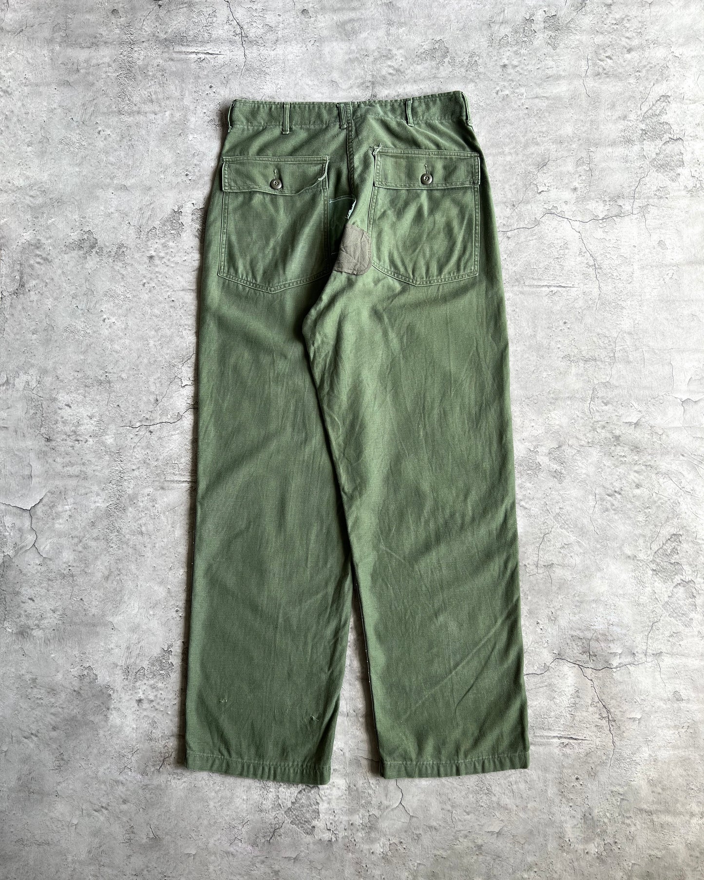 1960S PATCHED OG-107 SATEEN US ARMY TROUSERS (34-36)