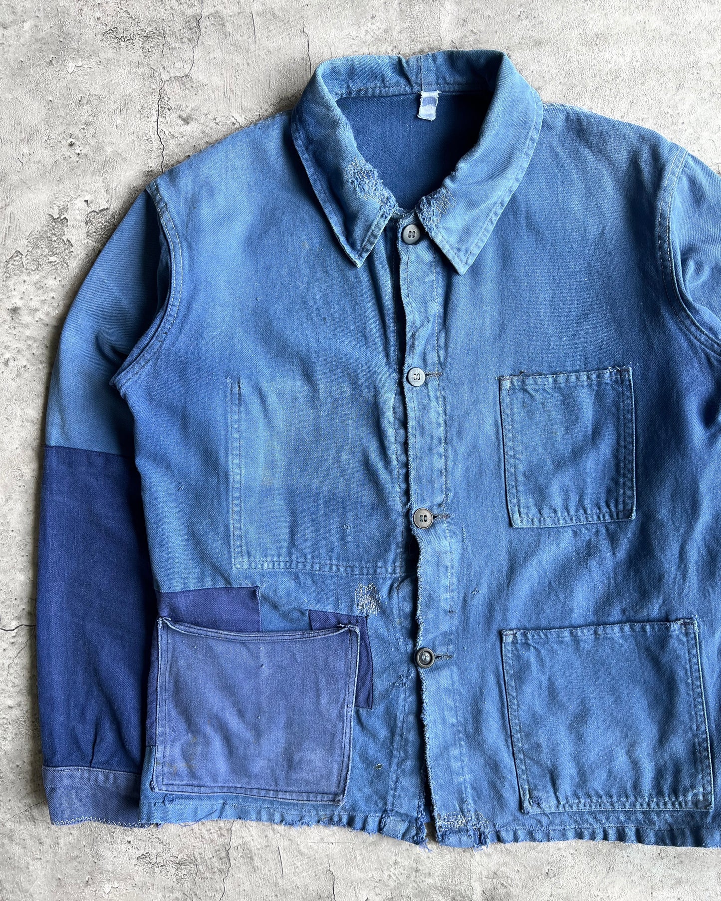 1950S FADED ROUND COLLAR REPAIRED FRENCH WORK CHORE JACKET (M/L)