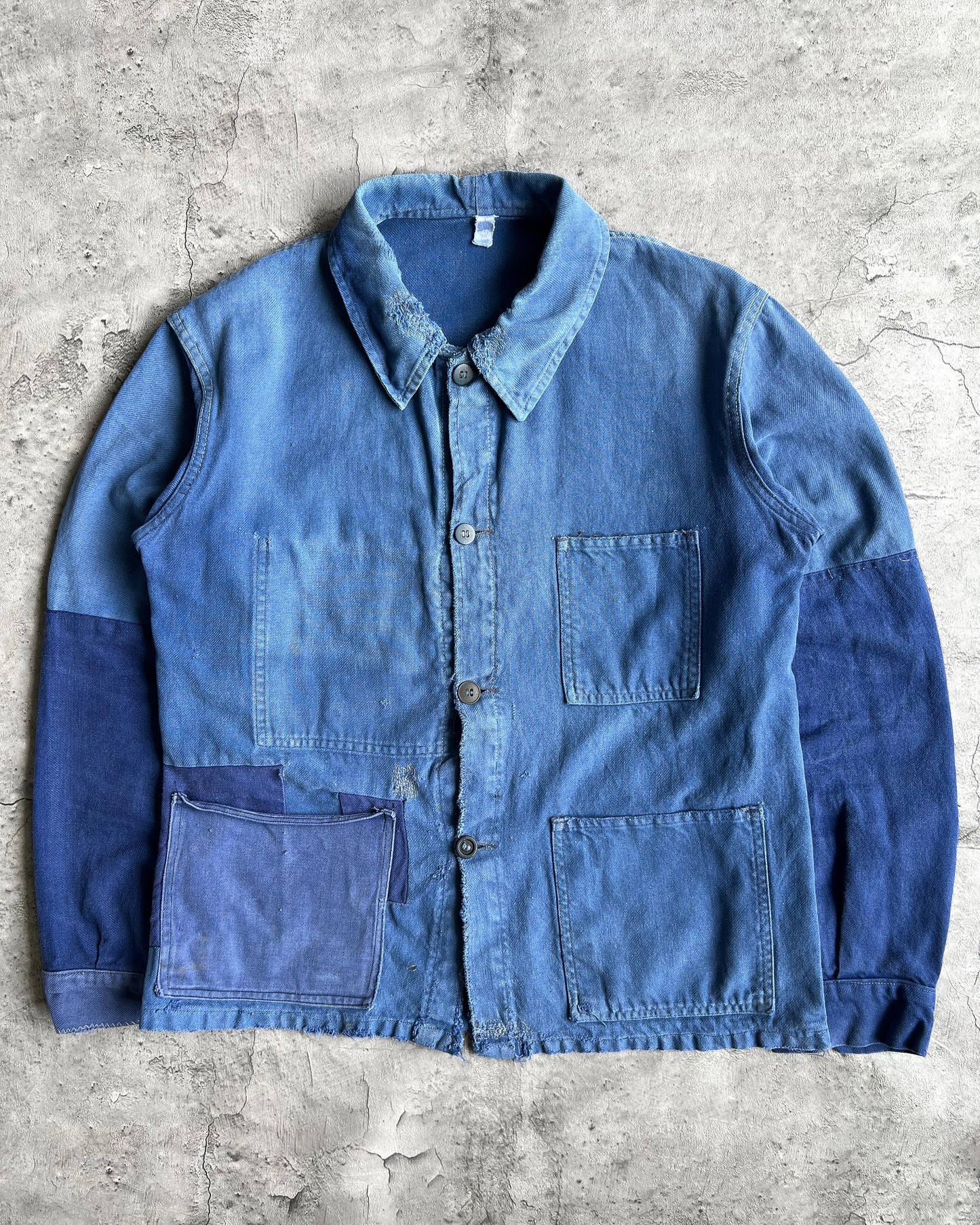 1950S FADED ROUND COLLAR REPAIRED FRENCH WORK CHORE JACKET (M/L)