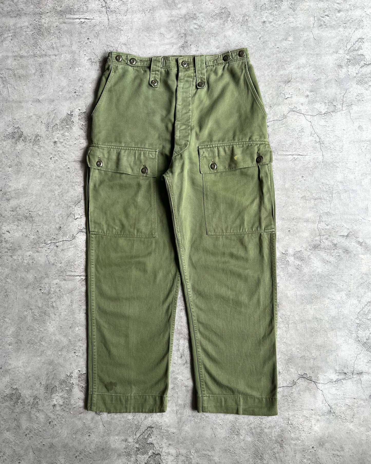 1972 AUSTRALIA ARMY CARGO TROUSERS (28-33)