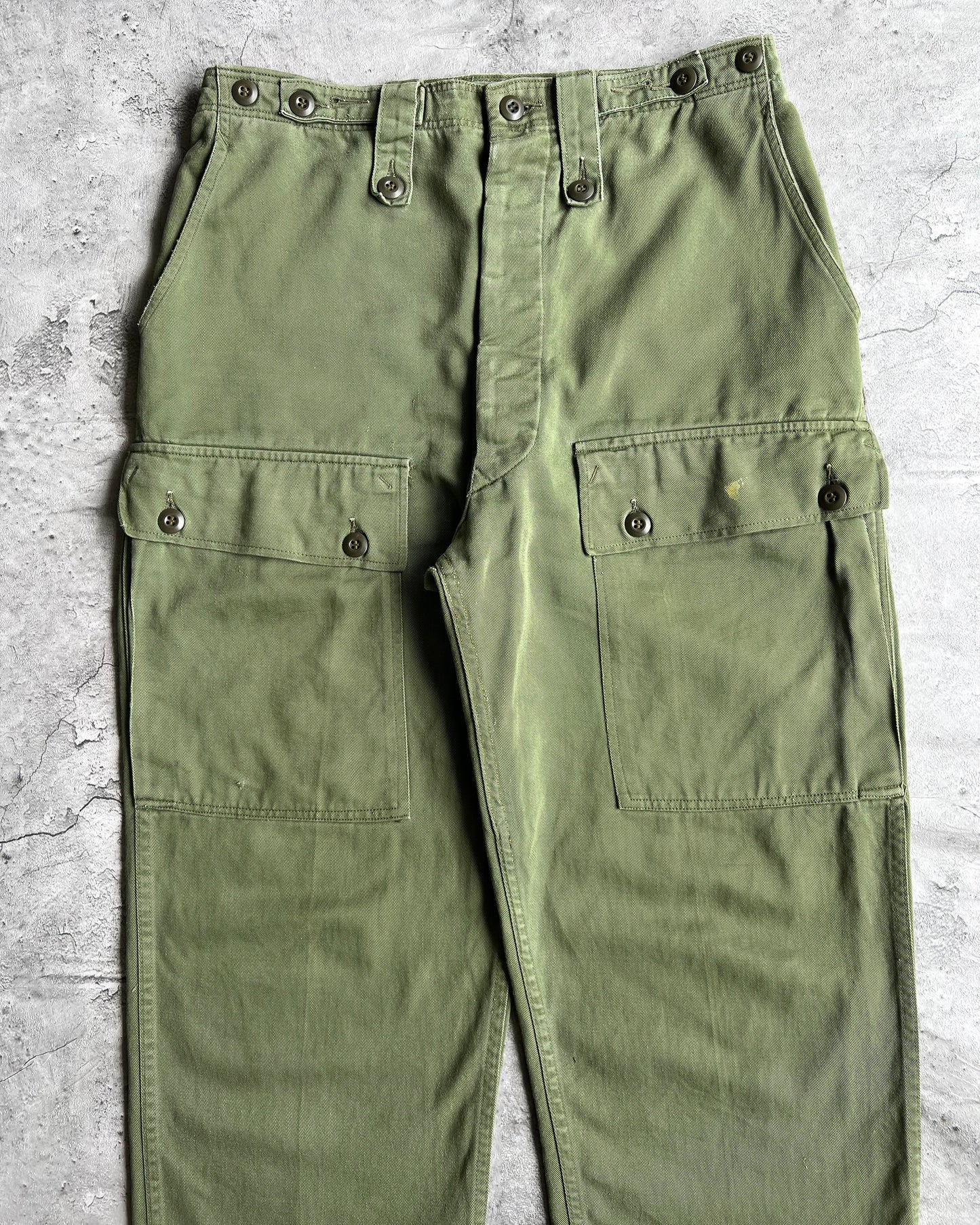 1972 AUSTRALIA ARMY CARGO TROUSERS (28-33)