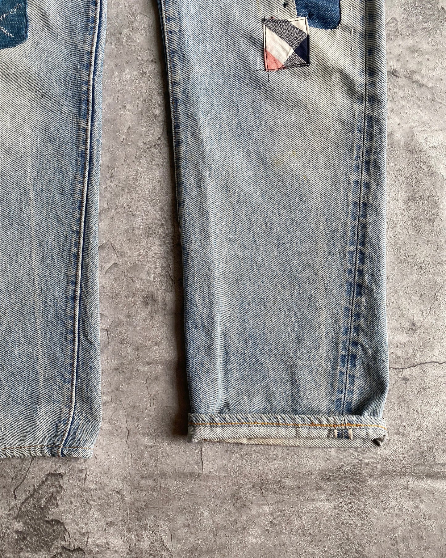 1980S FADED BLUE LEVI'S 501 REDLINE SELVEDGE REPAIRED JEANS (32X31)