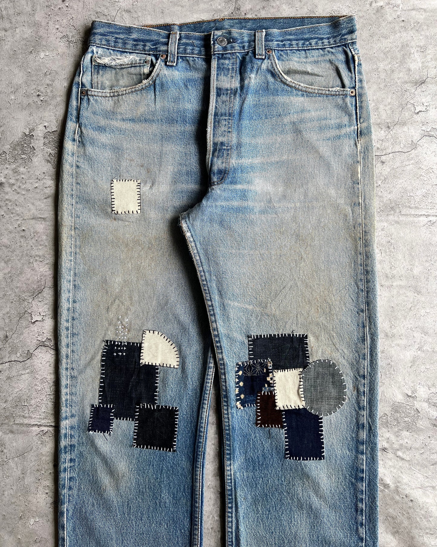 1990S FADED WASHED LEVI'S 501 PATCHED JEANS (36X36)
