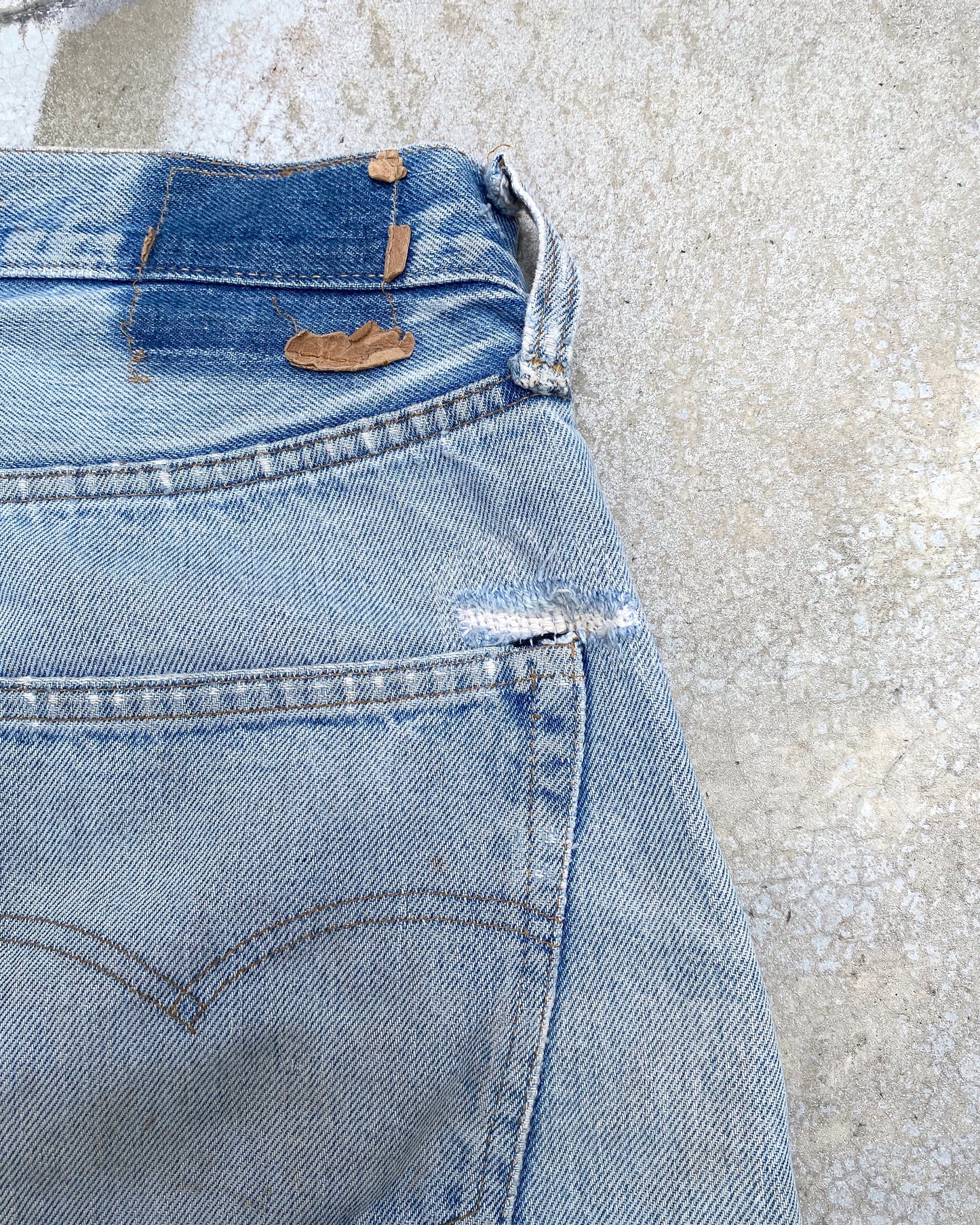 1970S LEVI’S 501 REPAIRED SELVEDGE JEANS (34X32)