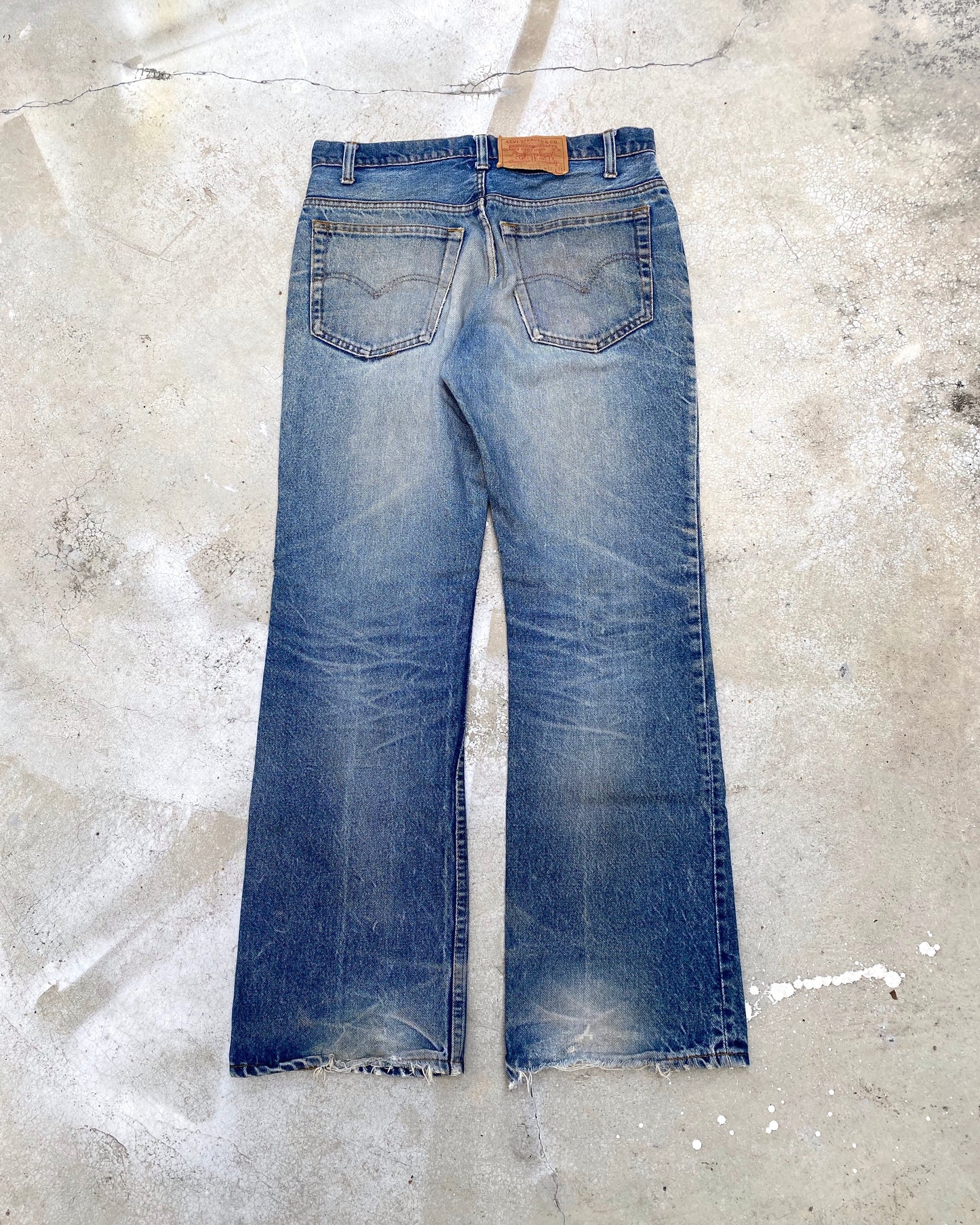 1980S LEVI’S 517 DIRT WASH FLARED JEANS (32X31)