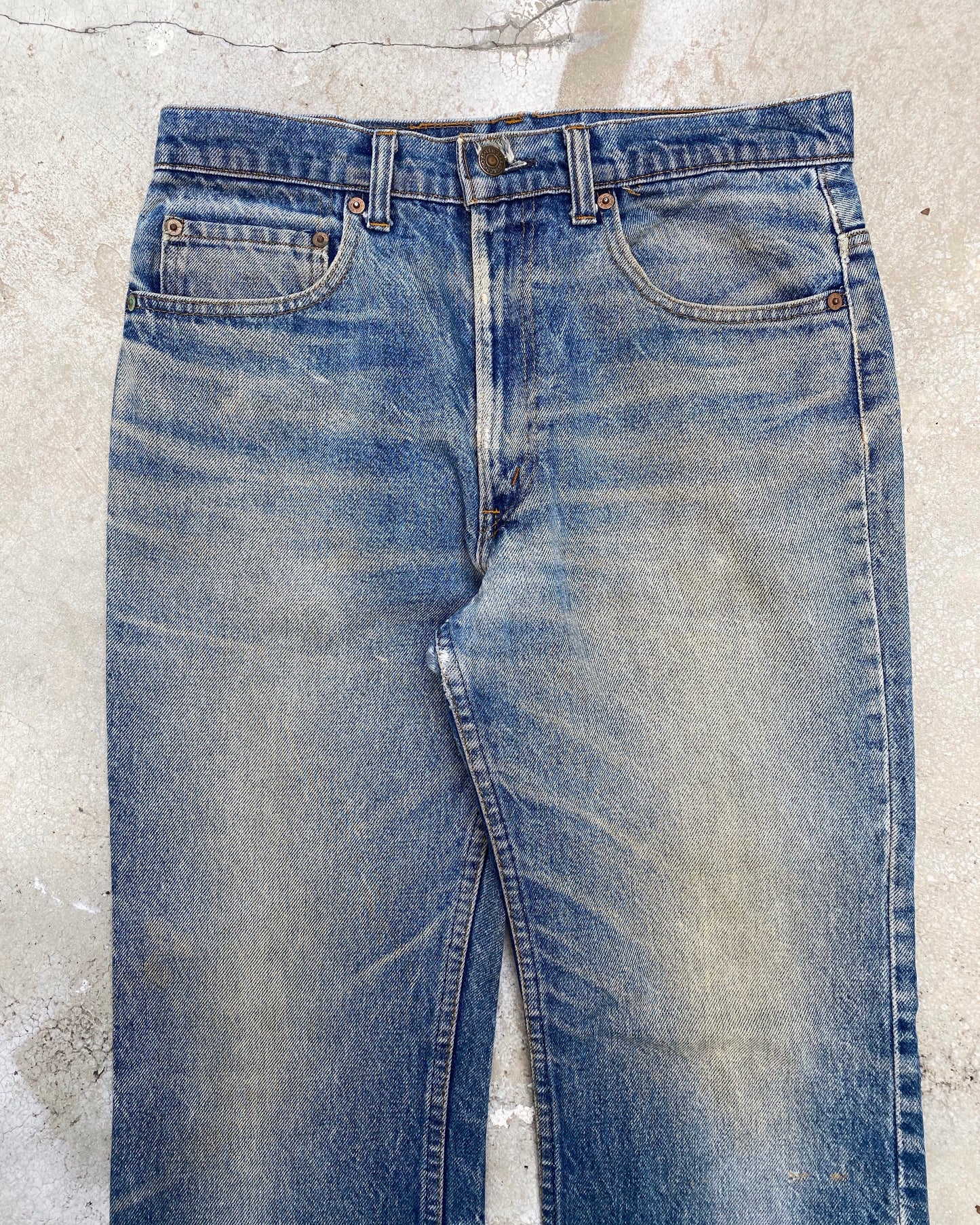 1980S LEVI’S 517 DIRT WASH FLARED JEANS (32X31)