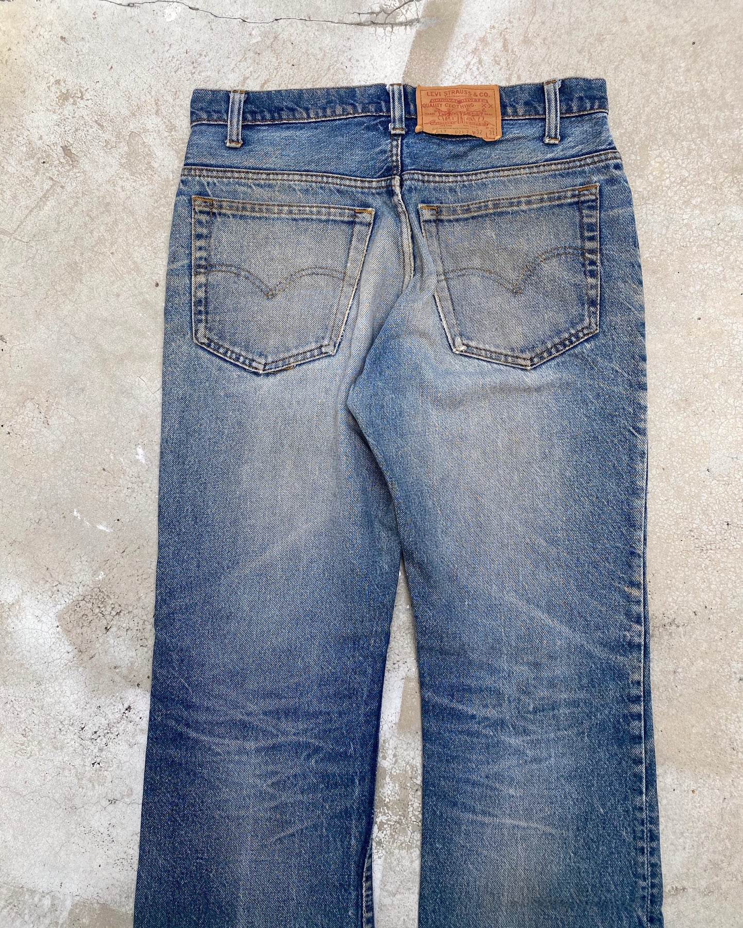 1980S LEVI’S 517 DIRT WASH FLARED JEANS (32X31)