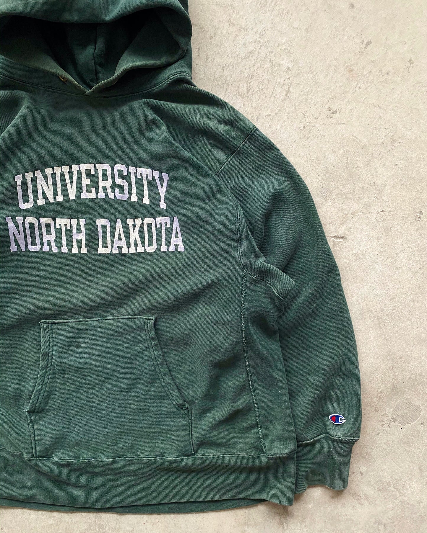 1980S 'UNIVERSITY NORTH DAKOTA' GREEN CHAMPION REVERSE WEAVE HOODIE (L-XXL)