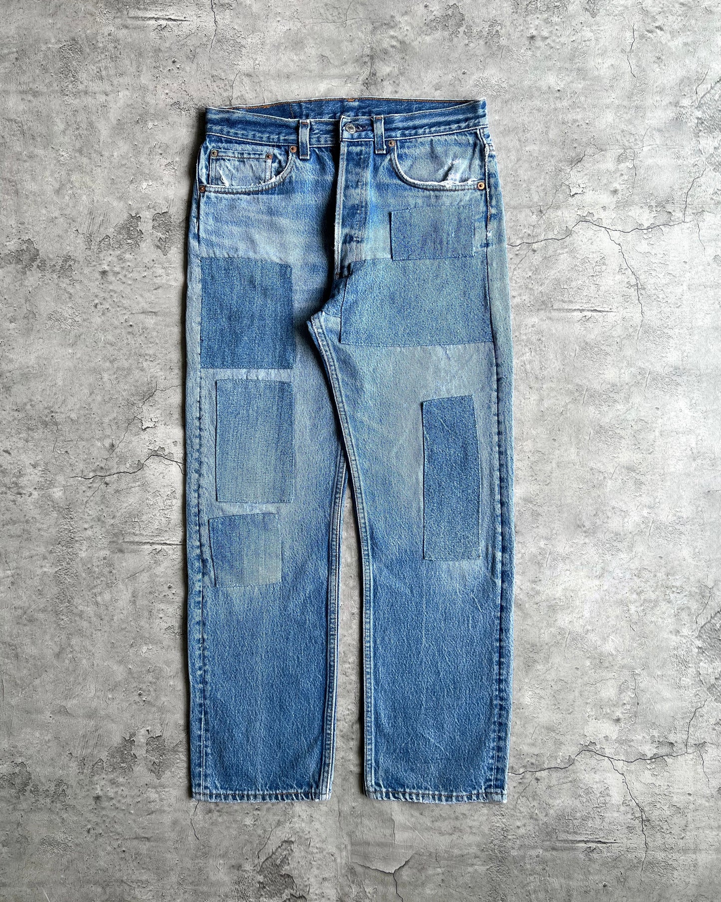 1980S FADED WASHED LEVI'S 501 PATCHED JEANS (31X28)