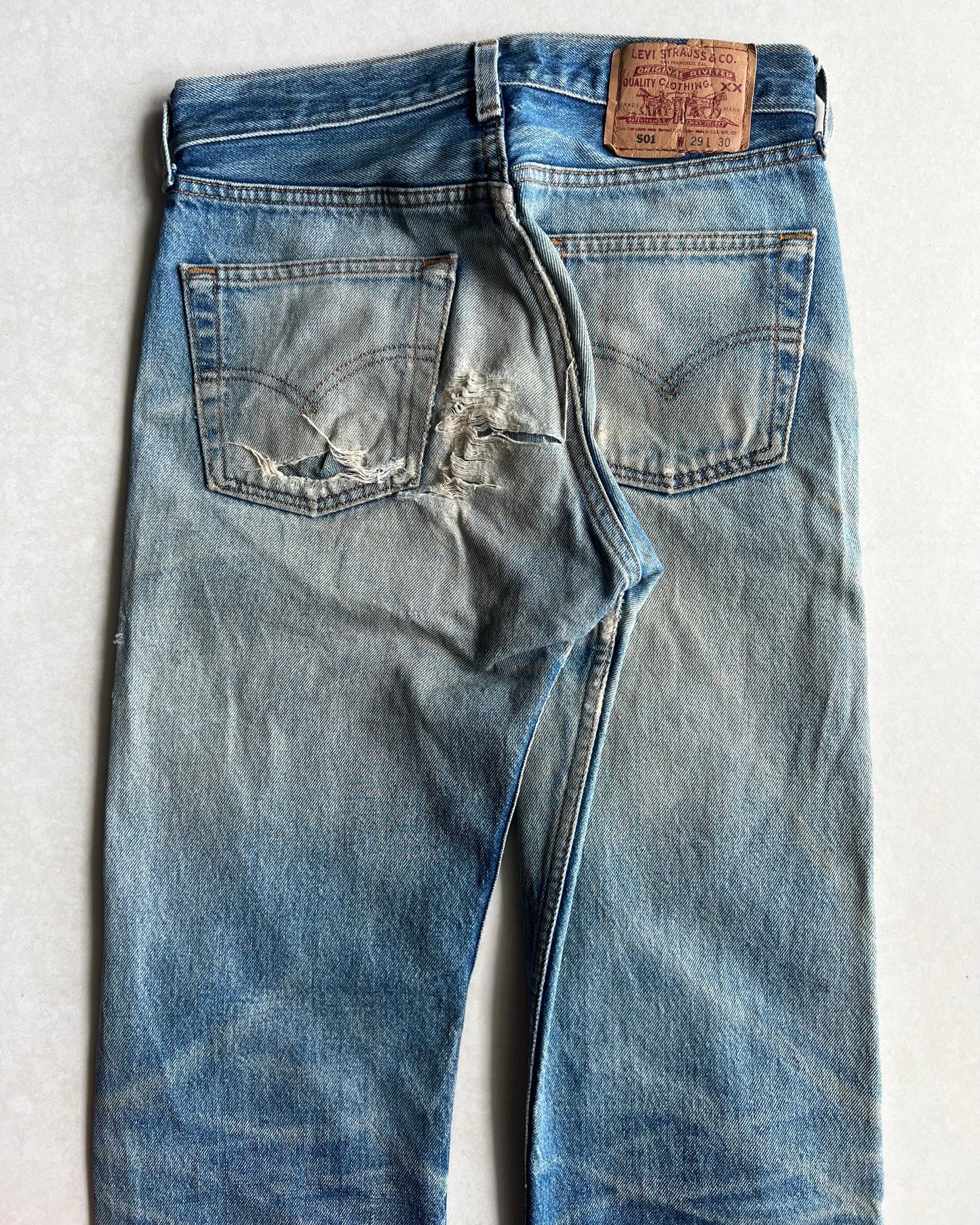 1990S FADED WASHED LEVI'S 501 REPAIRED JEANS (29X30)