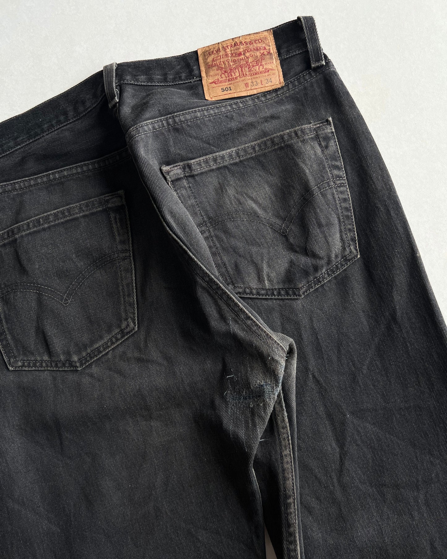 1990S FADED BLACK LEVI'S 501 JEANS (33X34)