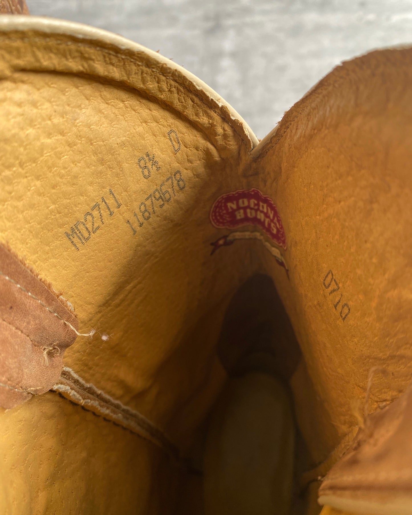 NOCONA WESTERN SQUARE TOE COWBOY BOOTS (8.5)