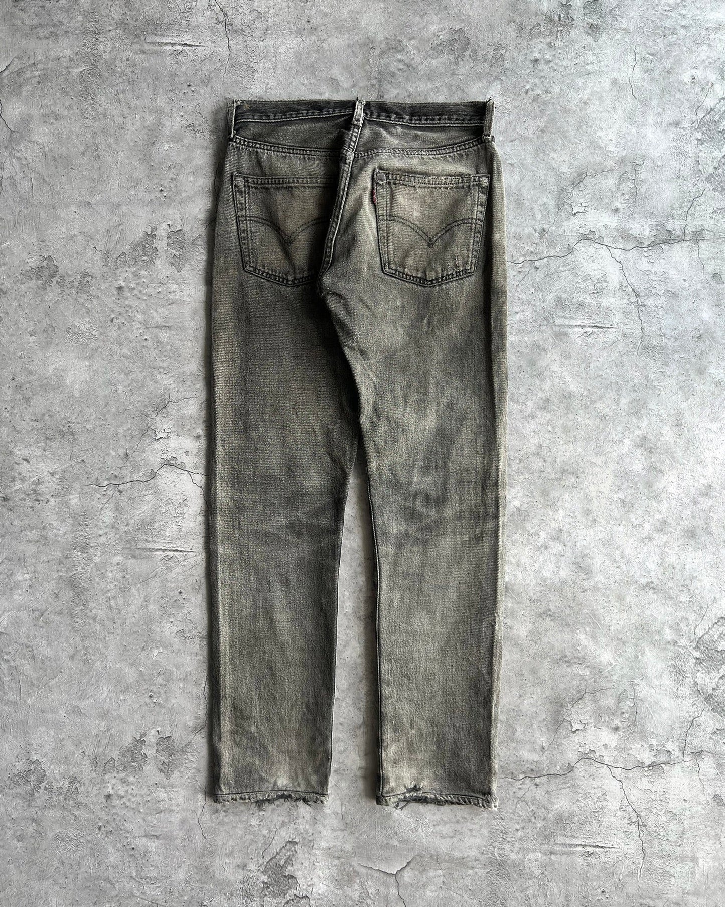 1990S FADED MUD BLACK LEVI'S 501 JEANS (31X32)