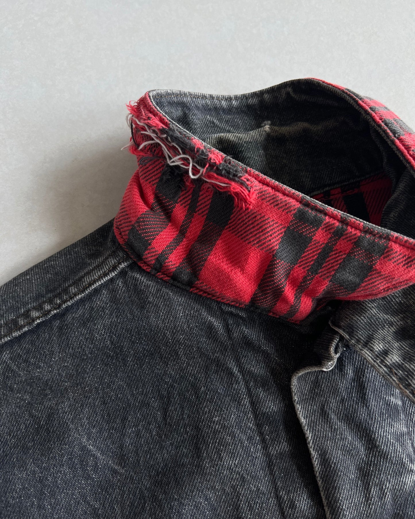 1980S FADED BLACK LEVI'S TYPE III REVERSIBLE TRUCKER DENIM JACKET (L)