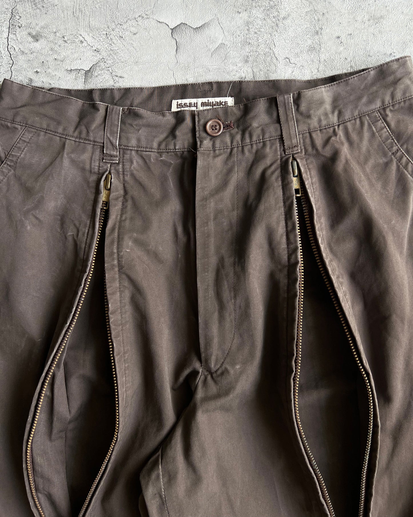 1980S BROWN ISSEY MIYAKE DUAL ZIPPER PARACHUTE TROUSERS (29-31)