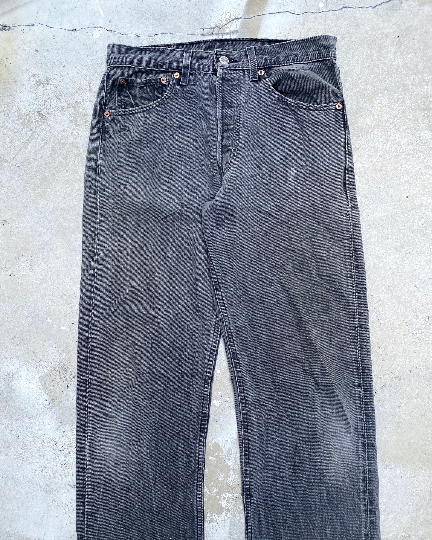 1990S FADED BLACK LEVI'S 501 RELEASED HEM JEANS (31X32)