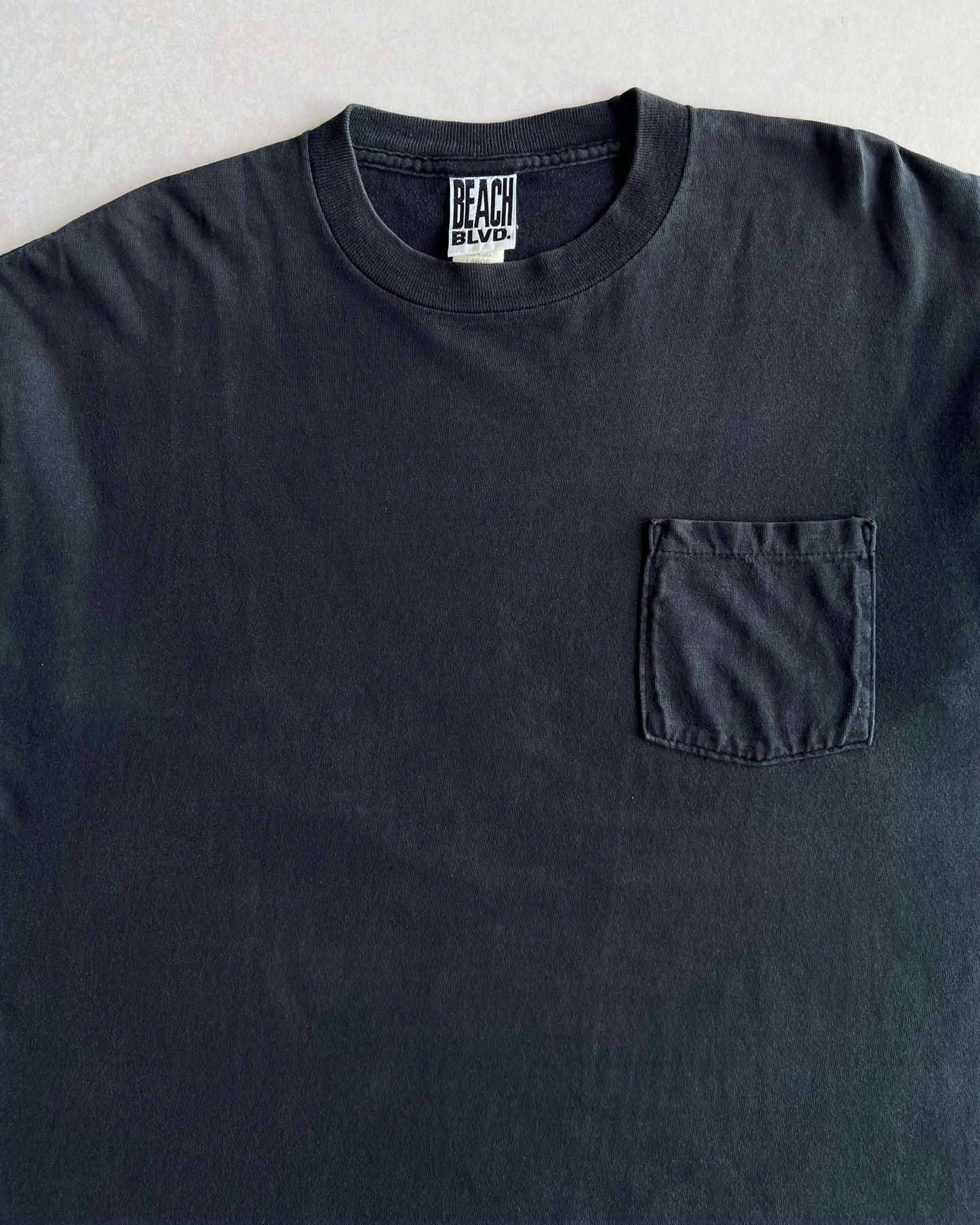 1990S BLACK BLANK SINGLE STITCH POCKET TEE (L)